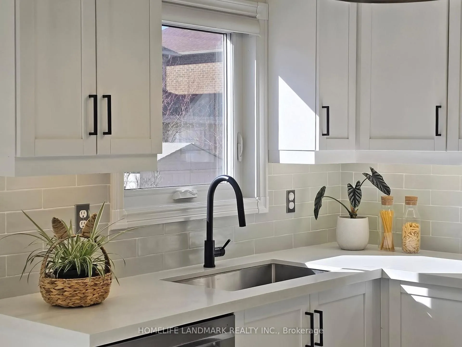 Photo 13 of 213 Montebello Avenue, Vaughan, Sonoma Heights — HOMEH