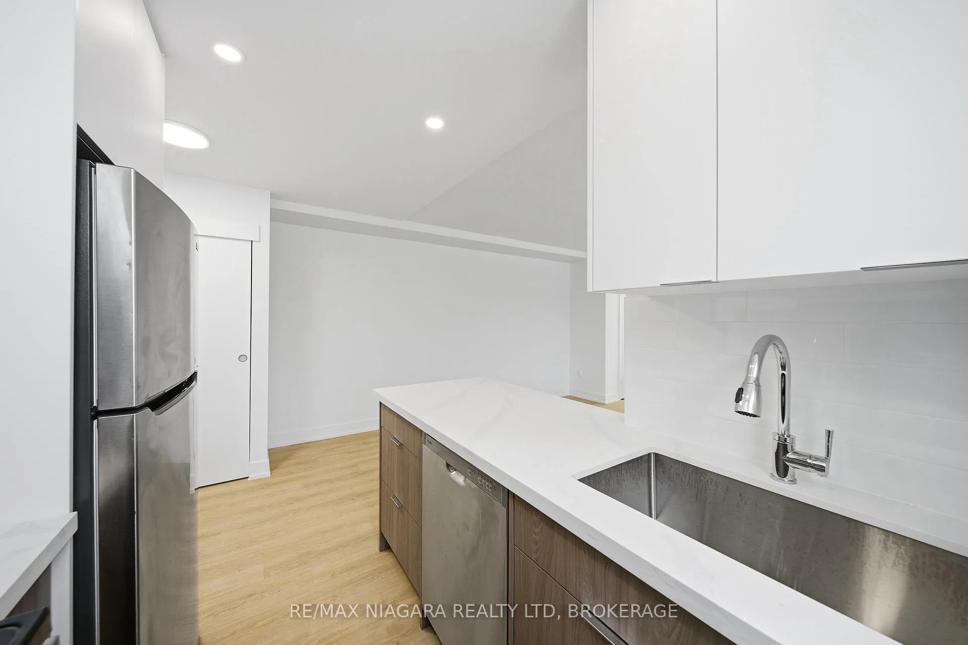 Photo 5 of 993 O'connor Drive, Toronto, O'Connor-Parkview — HOMEH