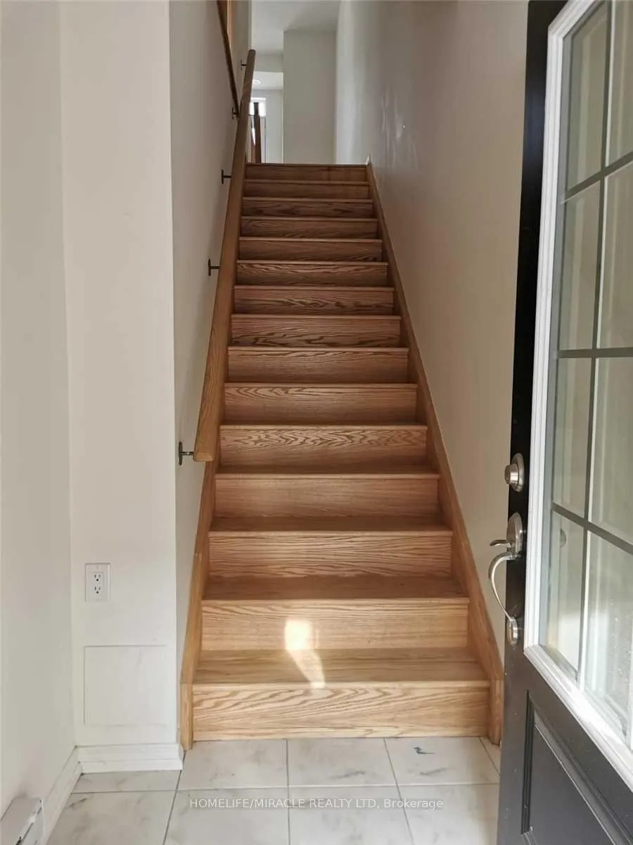 Photo 2 of 2565 Mojave Path, Oshawa, Windfields — HOMEH