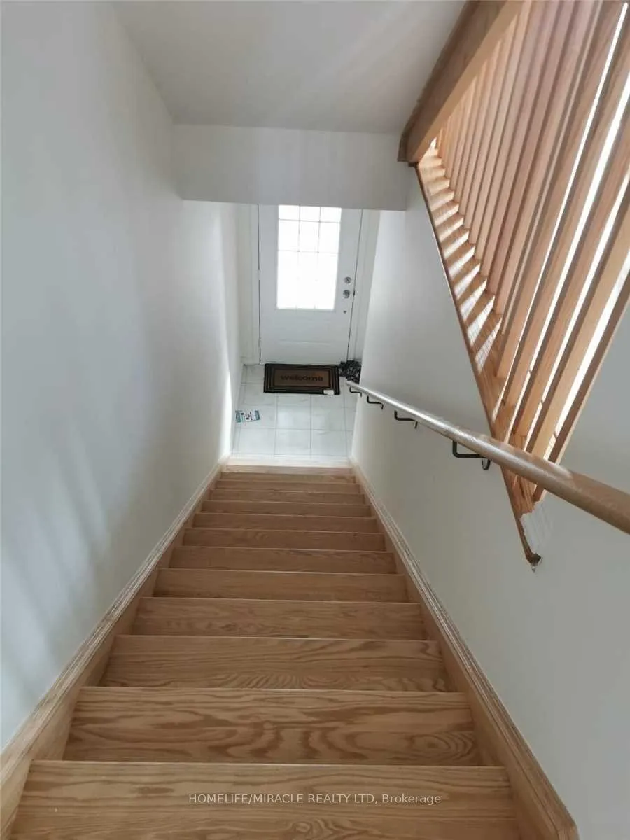 Photo 3 of 2565 Mojave Path, Oshawa, Windfields — HOMEH