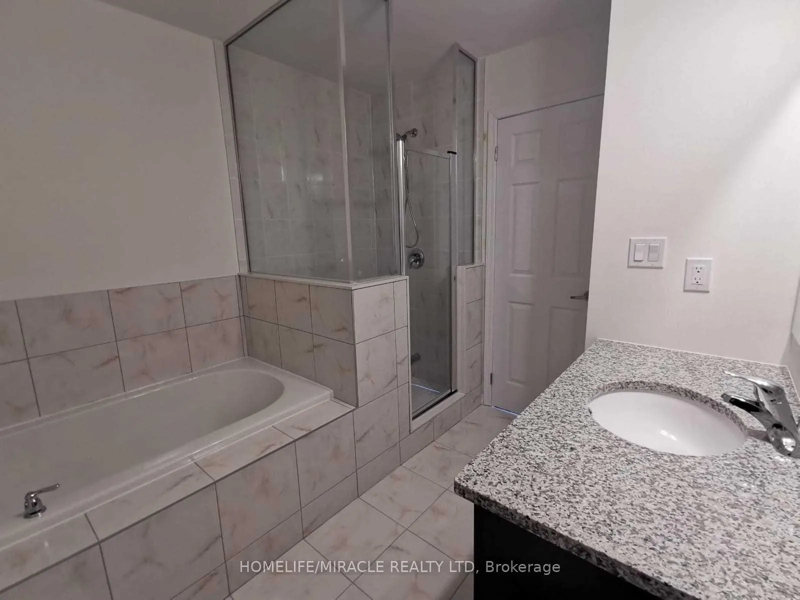 Photo 10 of 2565 Mojave Path, Oshawa, Windfields — HOMEH