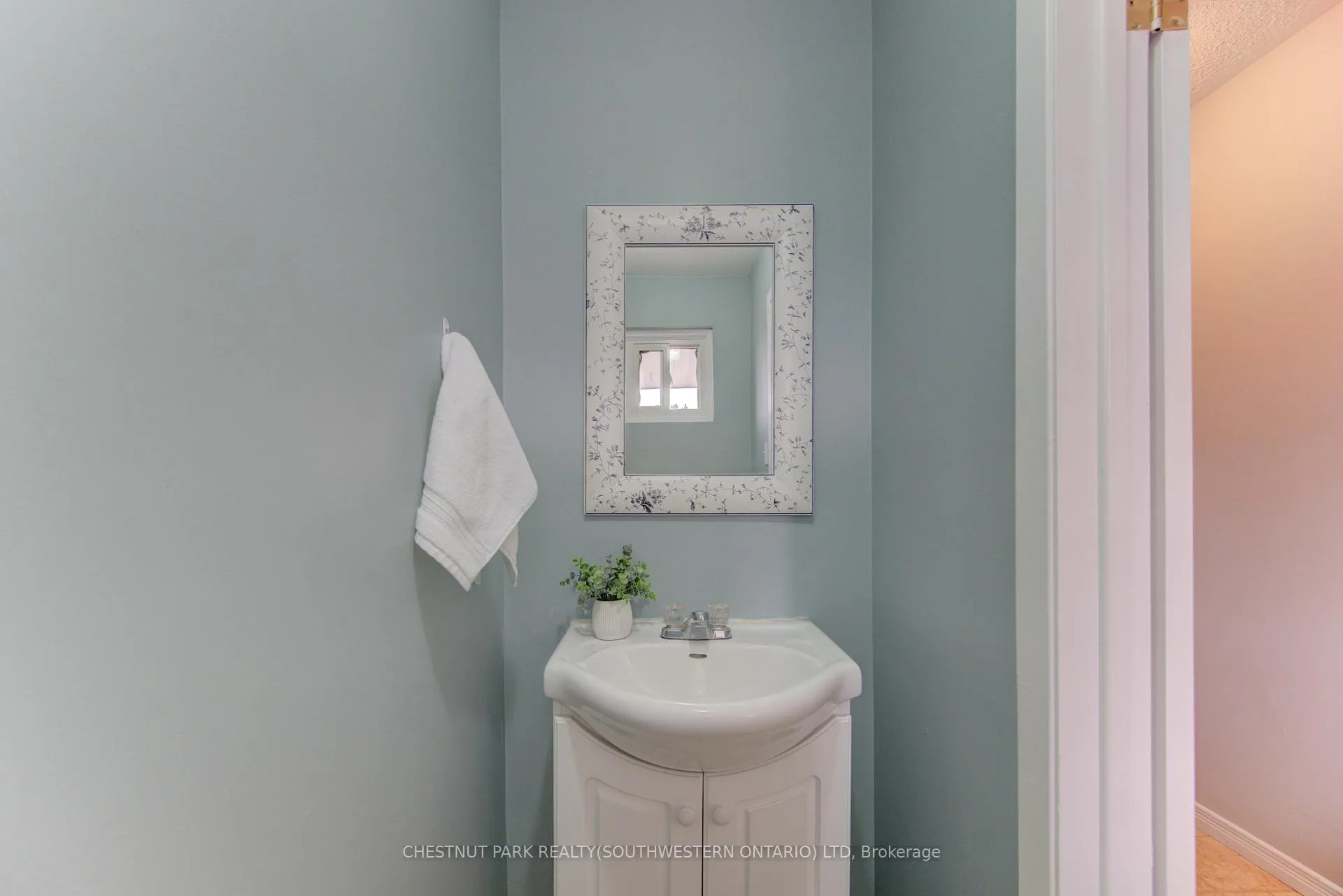 Photo 7 of Unit C, 302 Bluevale Street, Waterloo — HOMEH