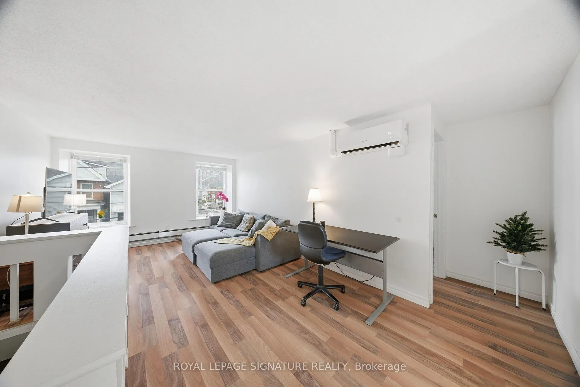Photo 8 of Unit 2, 209 Hunter Street E, Hamilton, Corktown — HOMEH