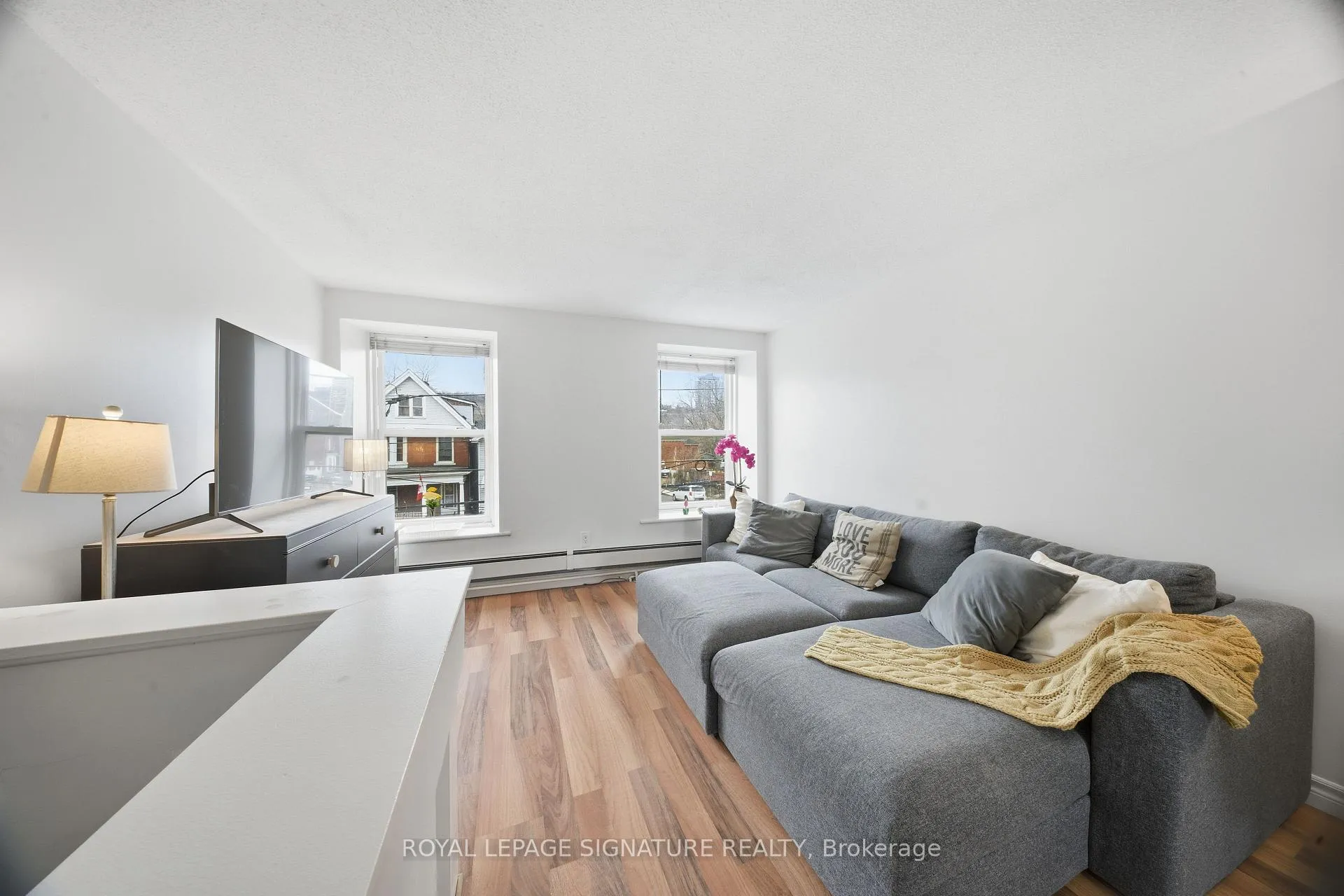 Photo 11 of Unit 2, 209 Hunter Street E, Hamilton, Corktown — HOMEH