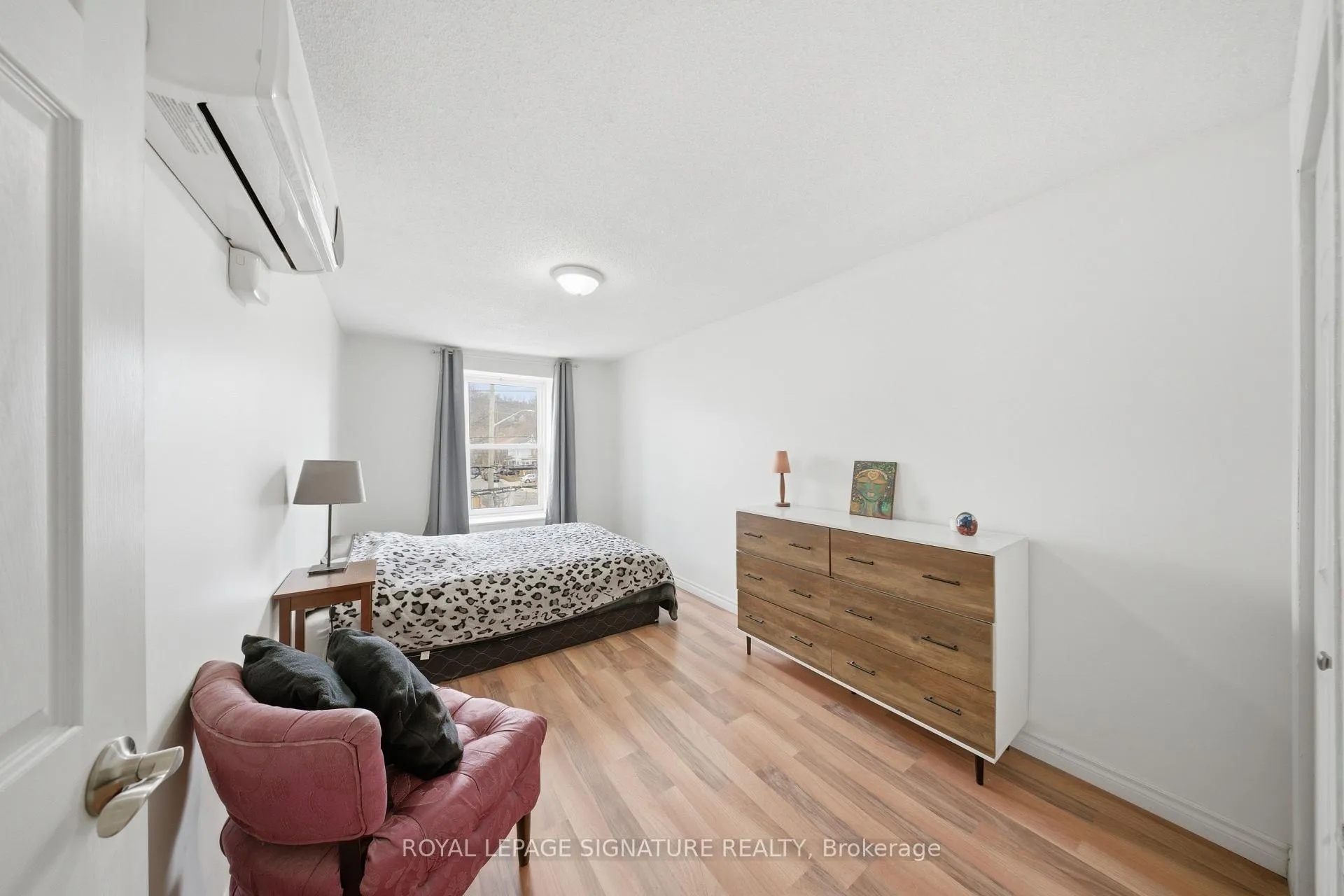 Photo 13 of Unit 2, 209 Hunter Street E, Hamilton, Corktown — HOMEH