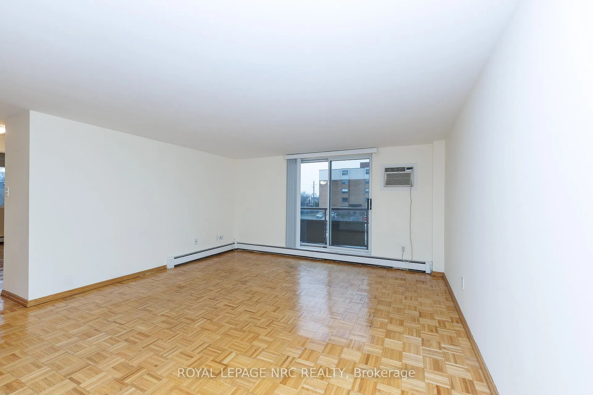 Photo 3 of Unit 209, 264 Grantham Avenue, St. Catharines, Carlton/Bunting — HOMEH