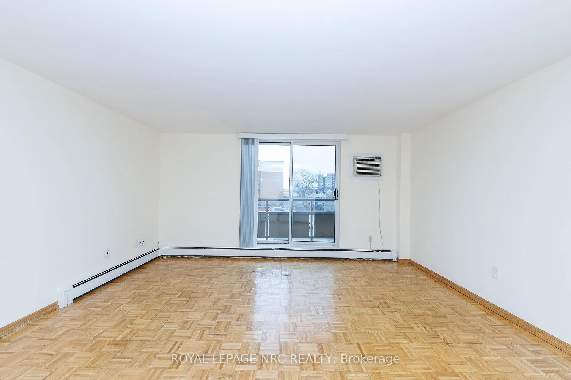 Photo 4 of Unit 209, 264 Grantham Avenue, St. Catharines, Carlton/Bunting — HOMEH