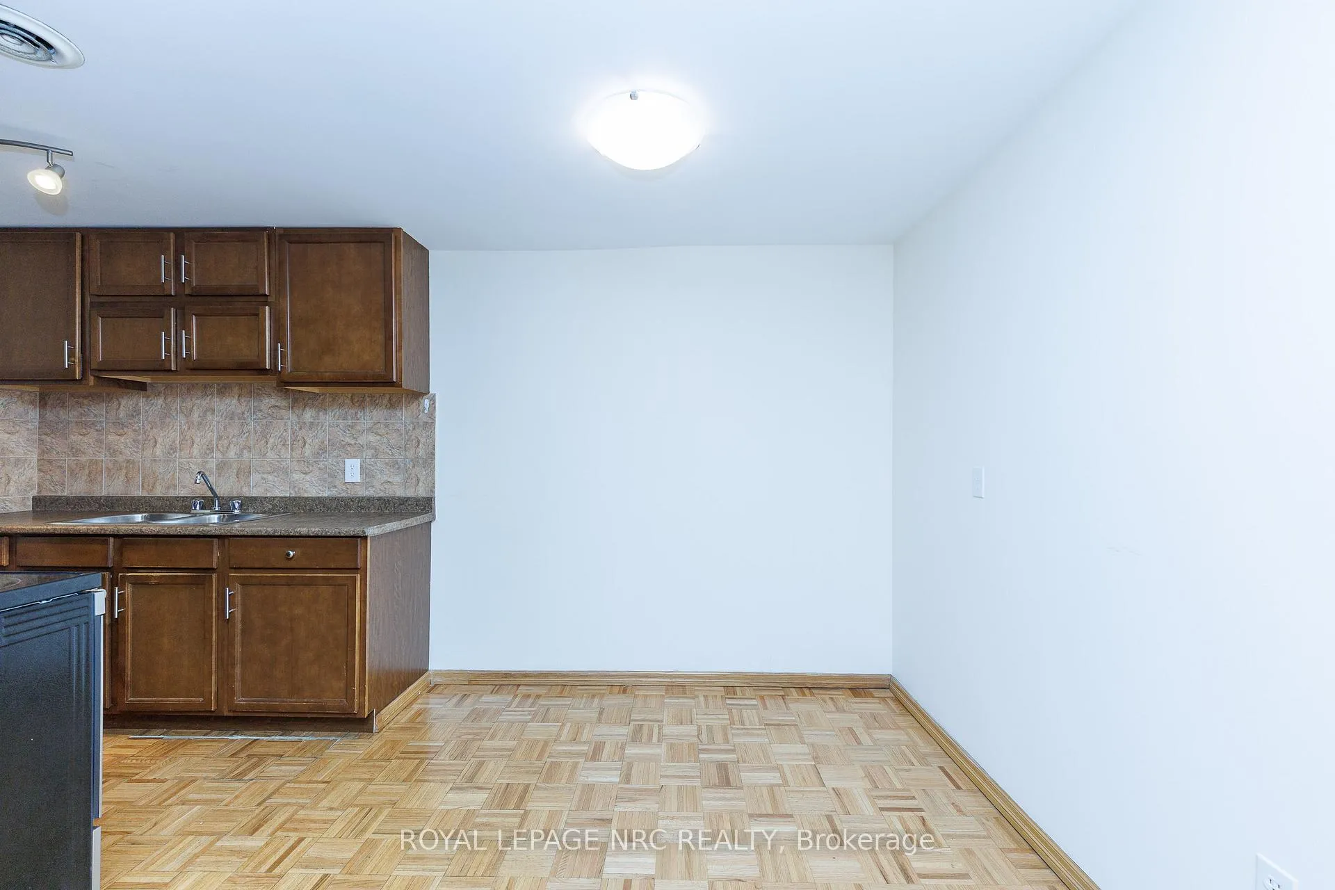 Photo 8 of Unit 209, 264 Grantham Avenue, St. Catharines, Carlton/Bunting — HOMEH