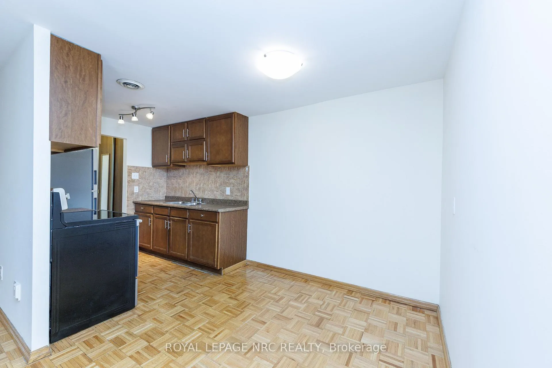 Photo 9 of Unit 209, 264 Grantham Avenue, St. Catharines, Carlton/Bunting — HOMEH