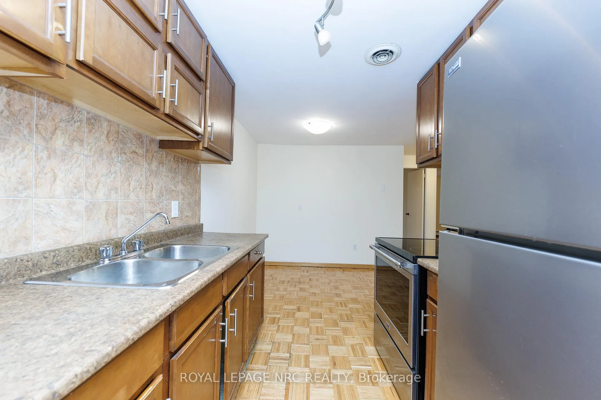Photo 11 of Unit 209, 264 Grantham Avenue, St. Catharines, Carlton/Bunting — HOMEH