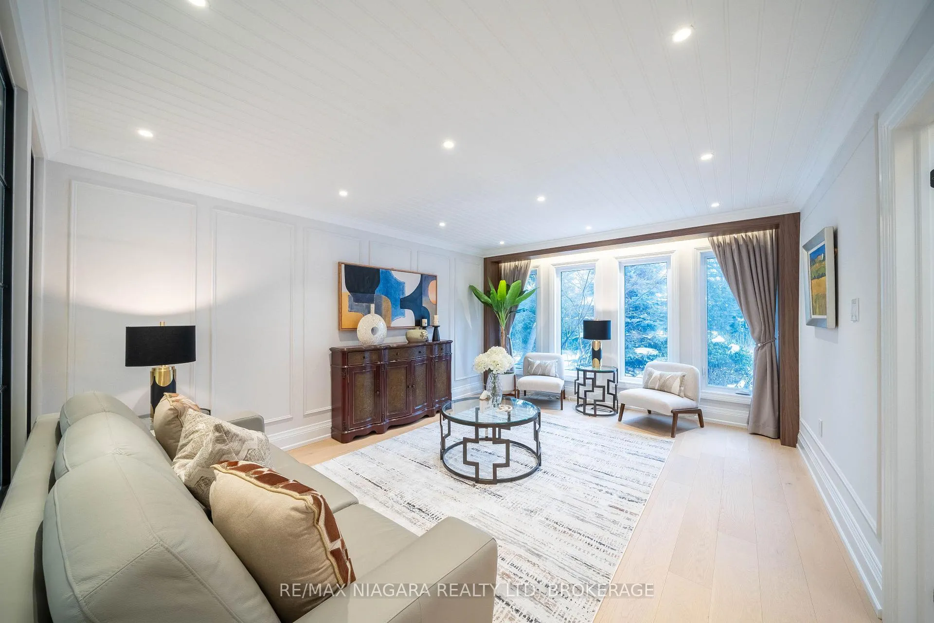 Photo 7 of 18 Mountbatten Road, Etobicoke, Humber Heights — HOMEH