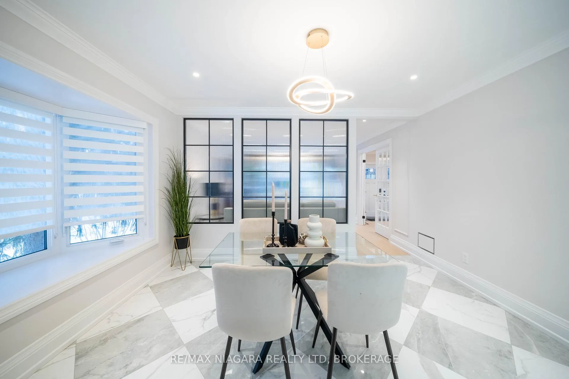 Photo 8 of 18 Mountbatten Road, Etobicoke, Humber Heights — HOMEH
