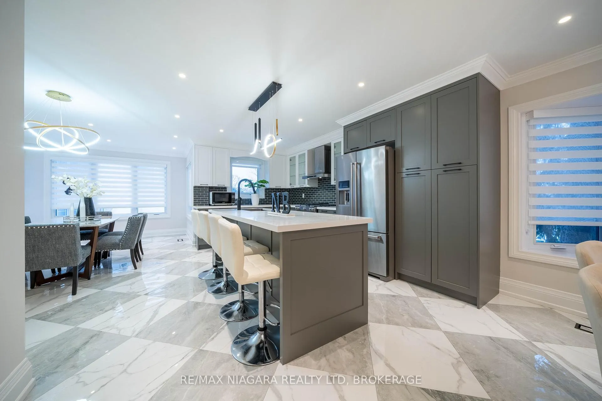 Photo 11 of 18 Mountbatten Road, Etobicoke, Humber Heights — HOMEH