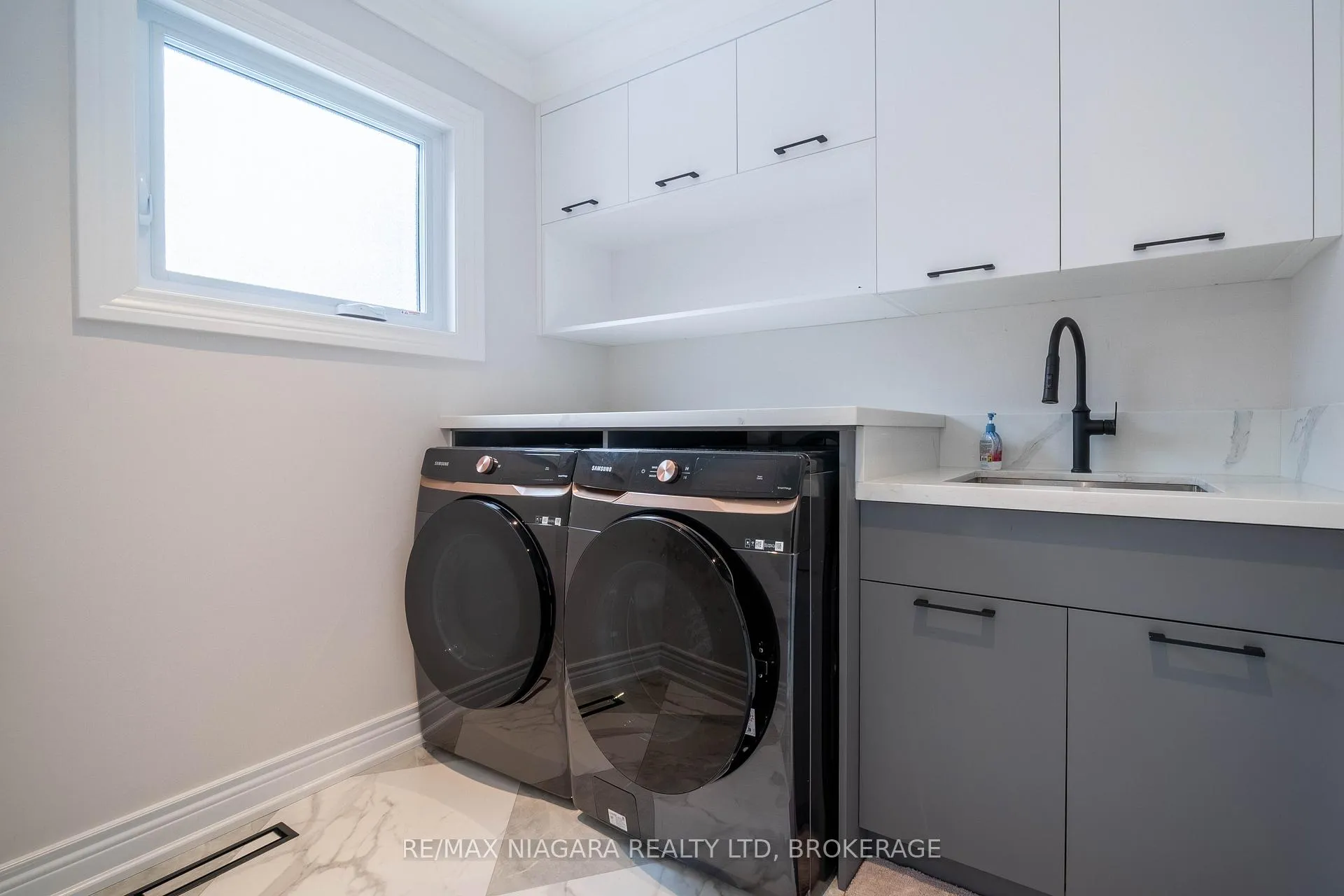 Photo 23 of 18 Mountbatten Road, Etobicoke, Humber Heights — HOMEH