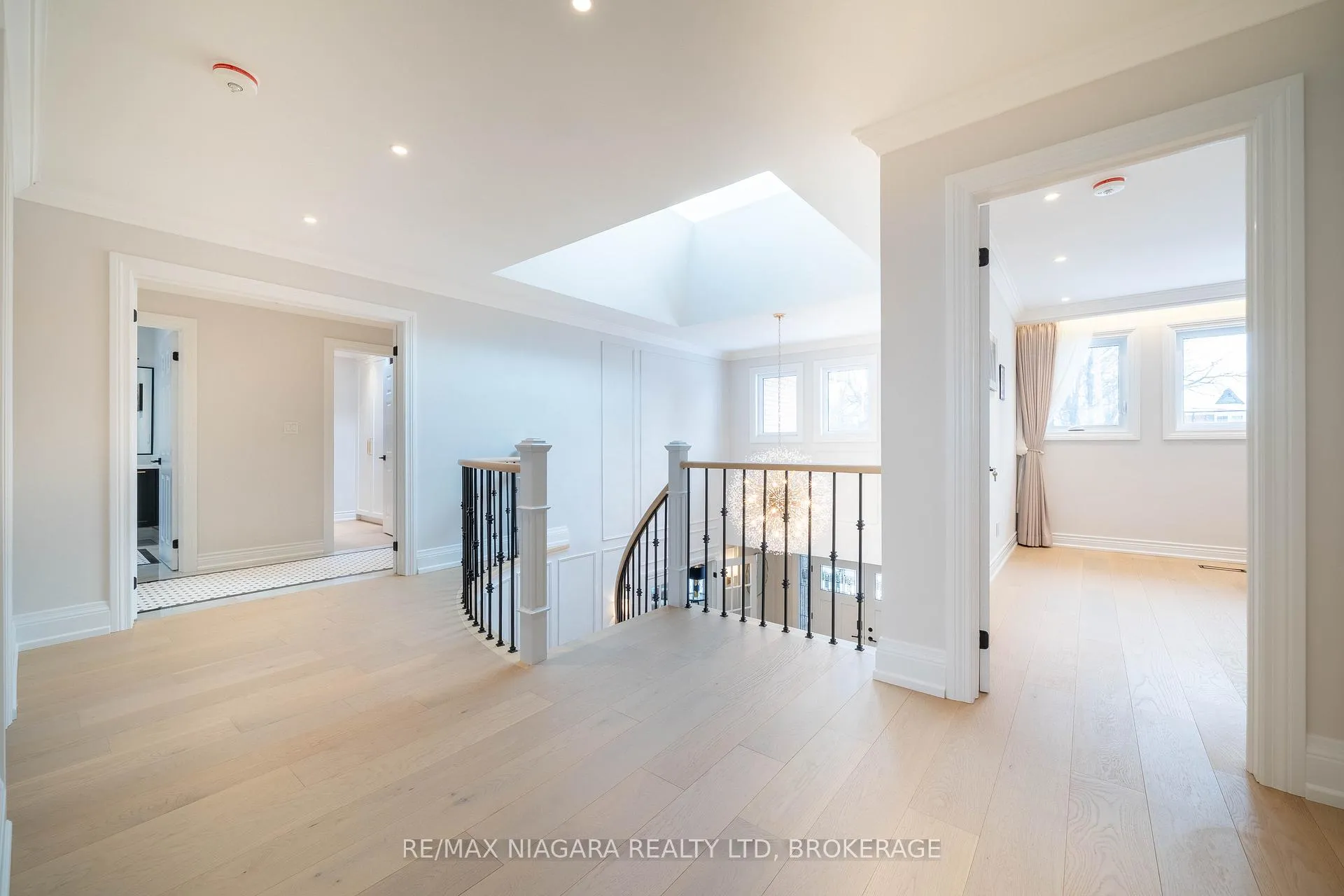 Photo 25 of 18 Mountbatten Road, Etobicoke, Humber Heights — HOMEH