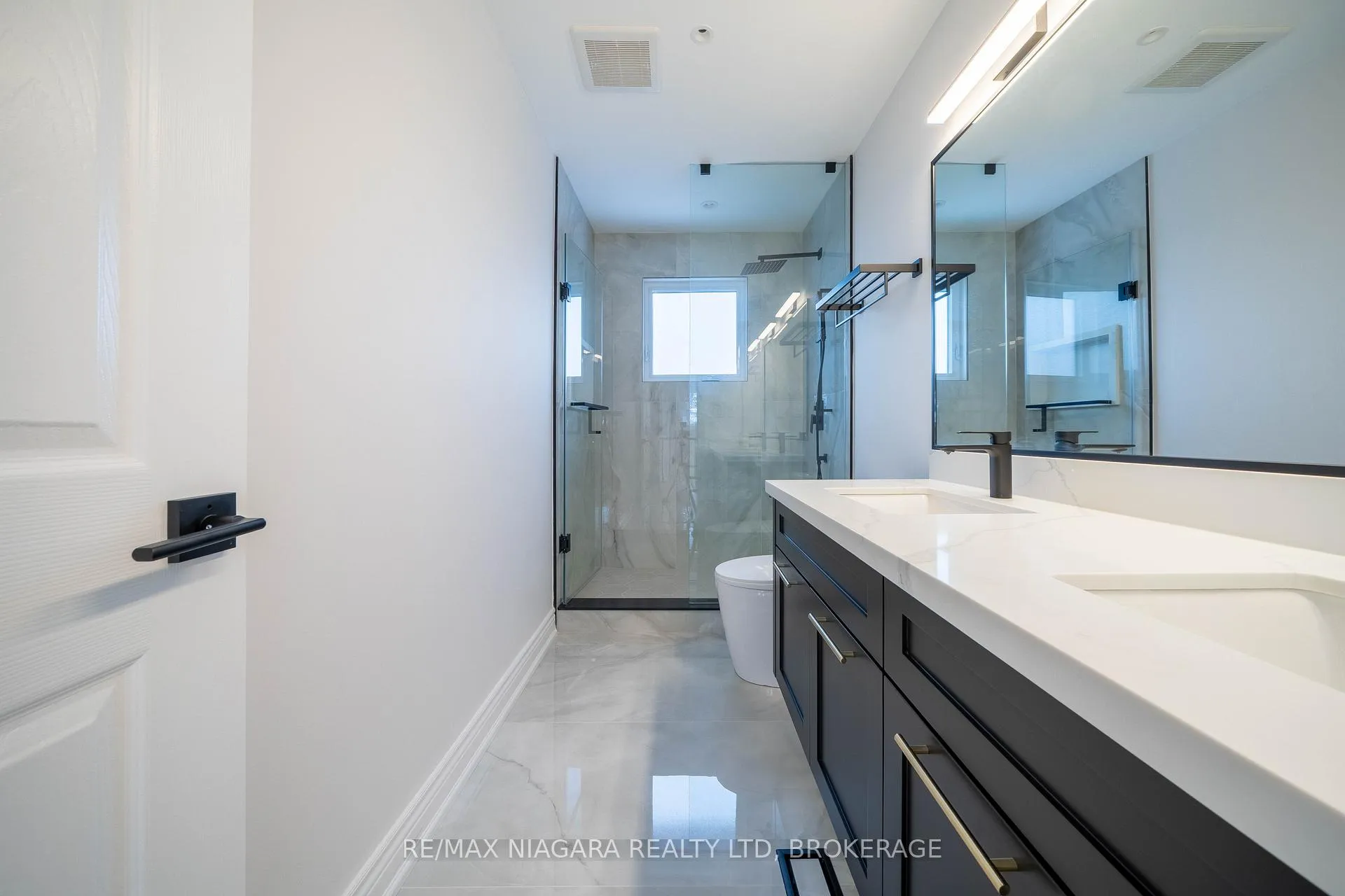Photo 31 of 18 Mountbatten Road, Etobicoke, Humber Heights — HOMEH
