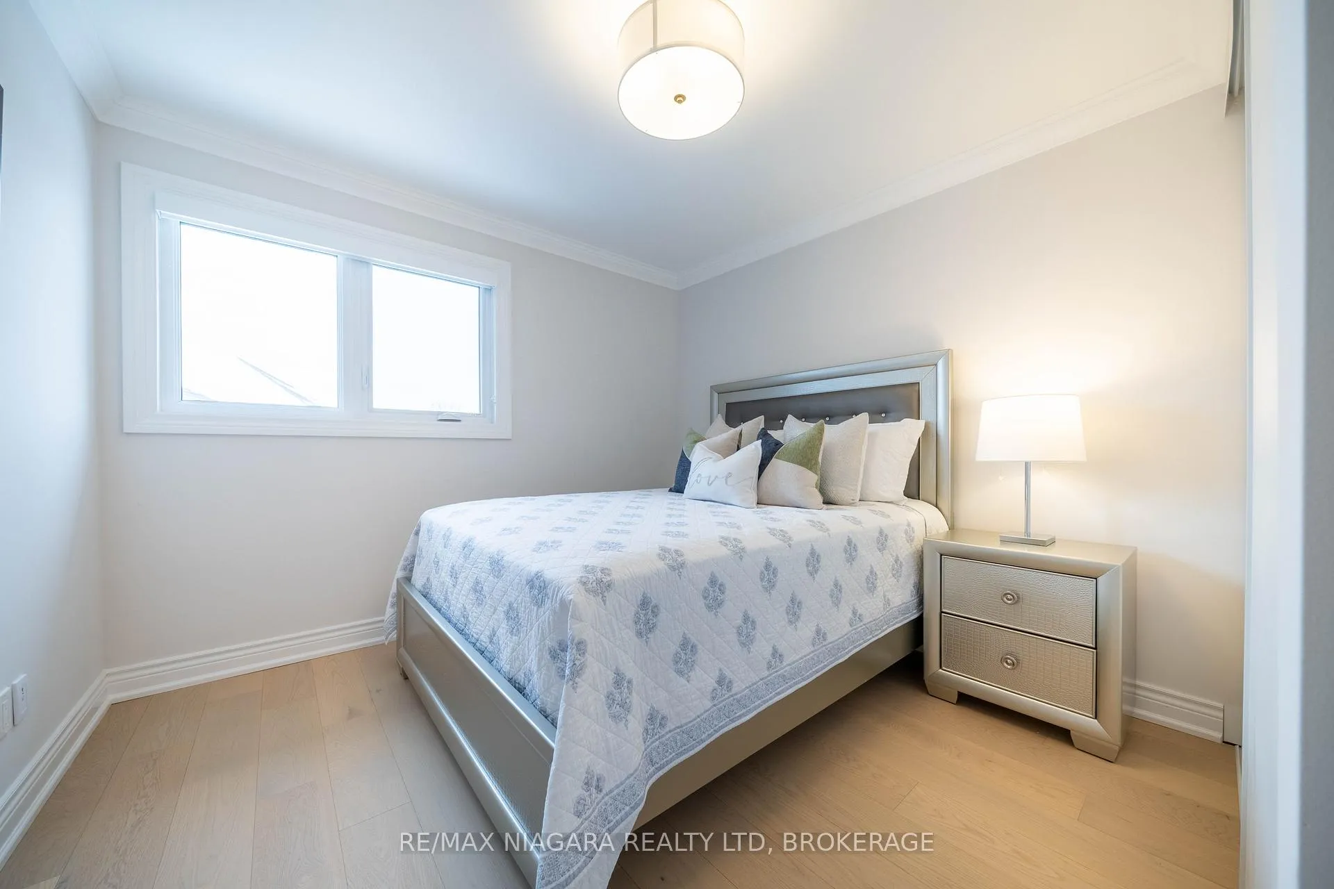 Photo 32 of 18 Mountbatten Road, Etobicoke, Humber Heights — HOMEH