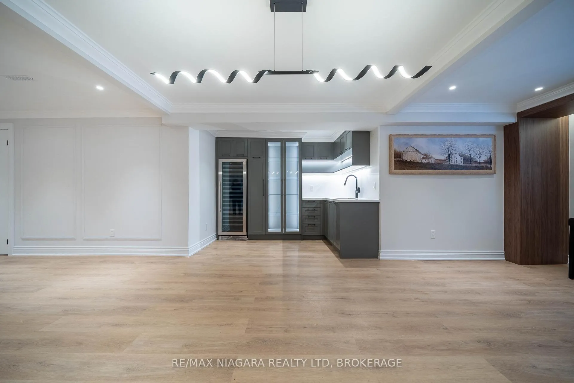 Photo 42 of 18 Mountbatten Road, Etobicoke, Humber Heights — HOMEH