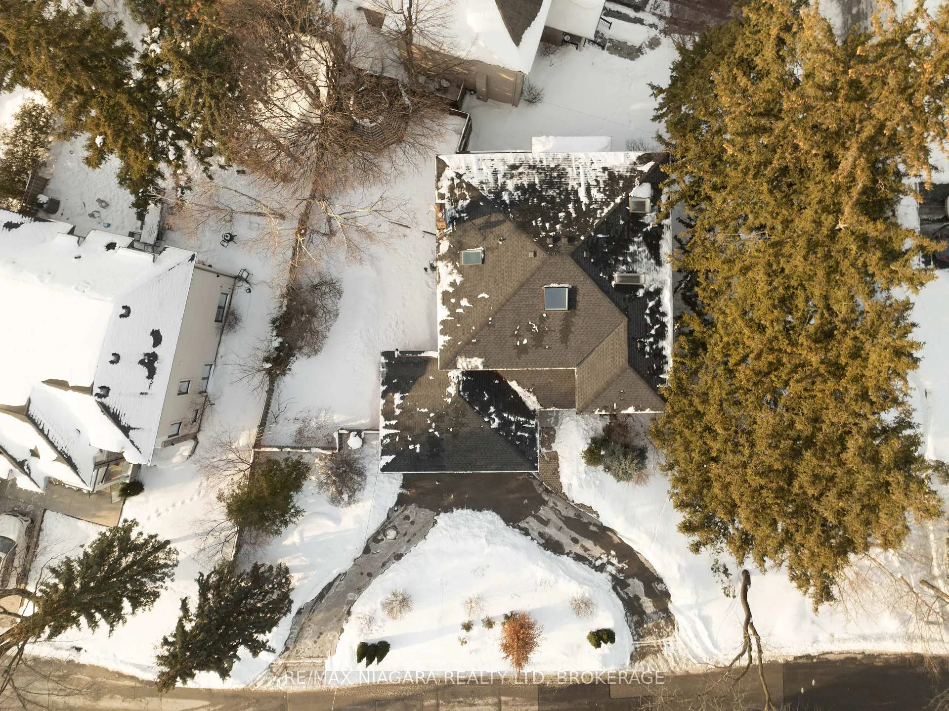 Photo 48 of 18 Mountbatten Road, Etobicoke, Humber Heights — HOMEH