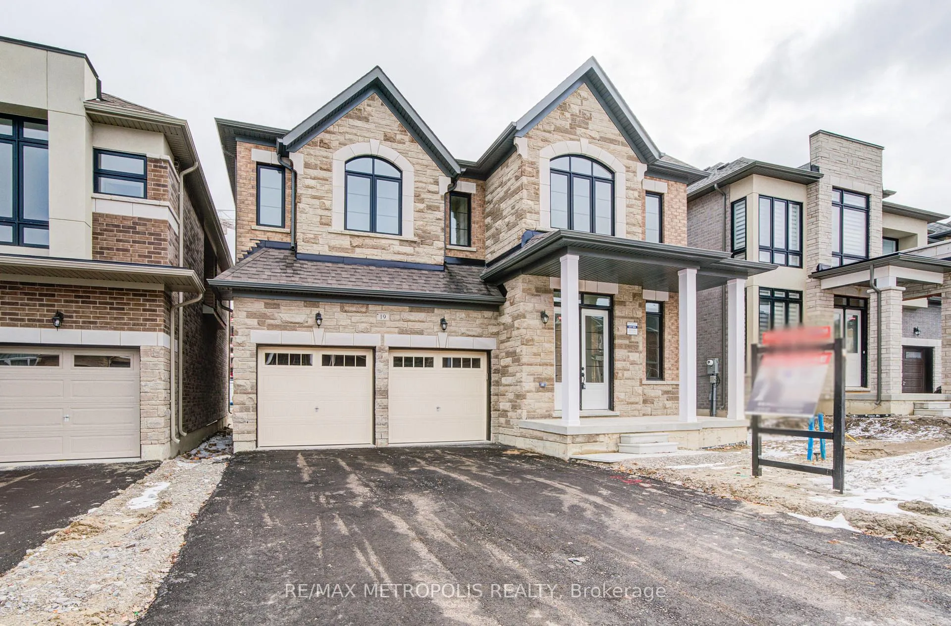 Photo 1 of 19 Kane Crescent, Aurora, Bayview Northeast — HOMEH