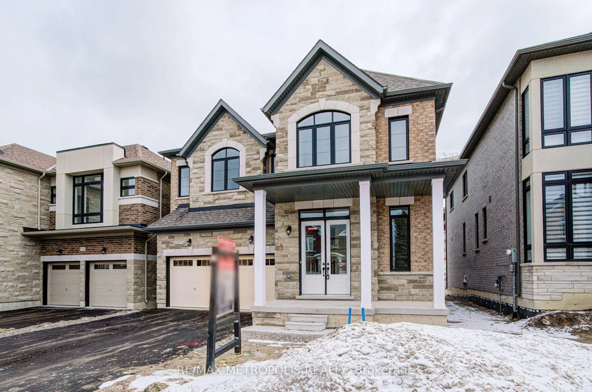 Photo 3 of 19 Kane Crescent, Aurora, Bayview Northeast — HOMEH