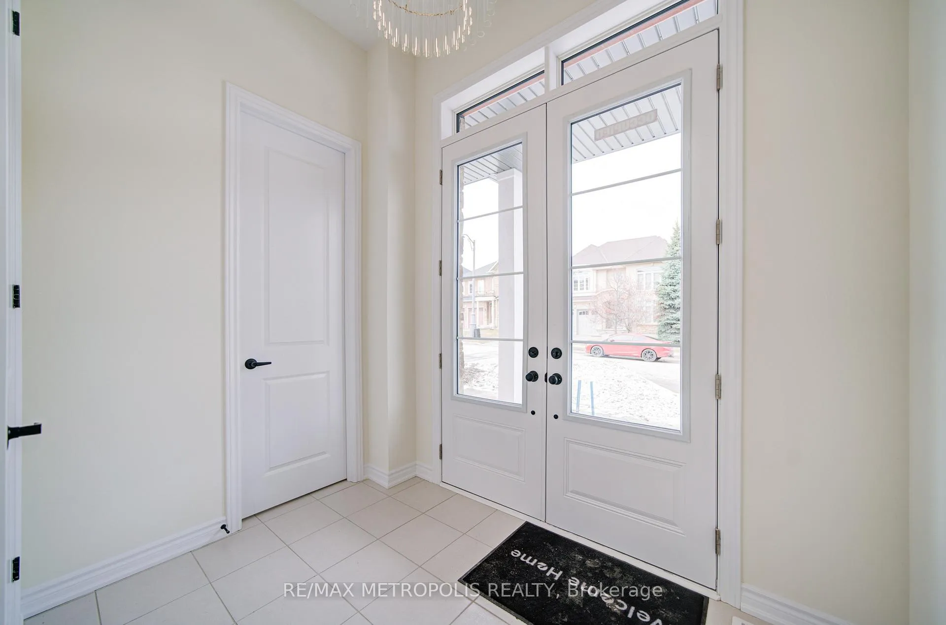 Photo 5 of 19 Kane Crescent, Aurora, Bayview Northeast — HOMEH