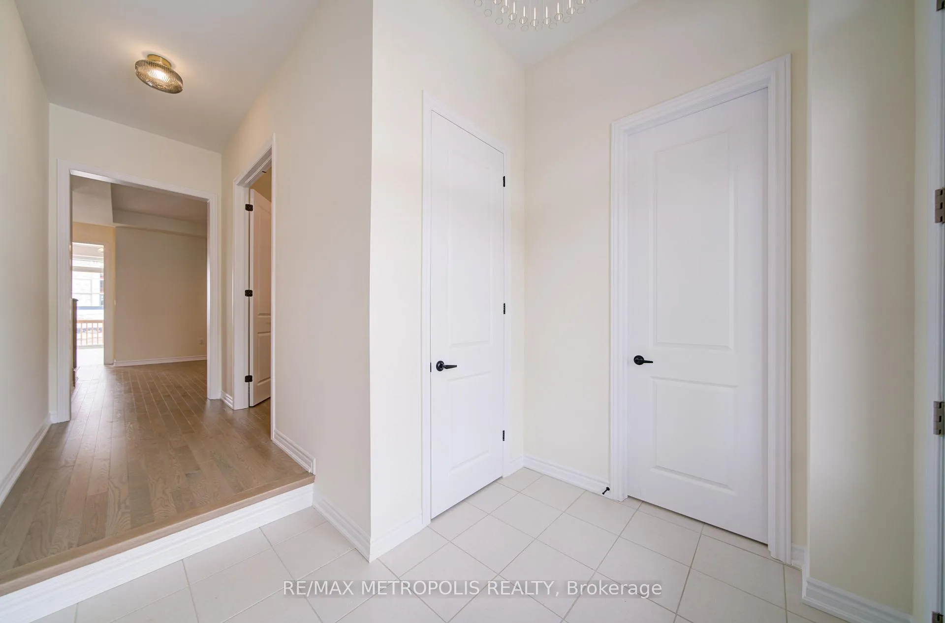 Photo 6 of 19 Kane Crescent, Aurora, Bayview Northeast — HOMEH