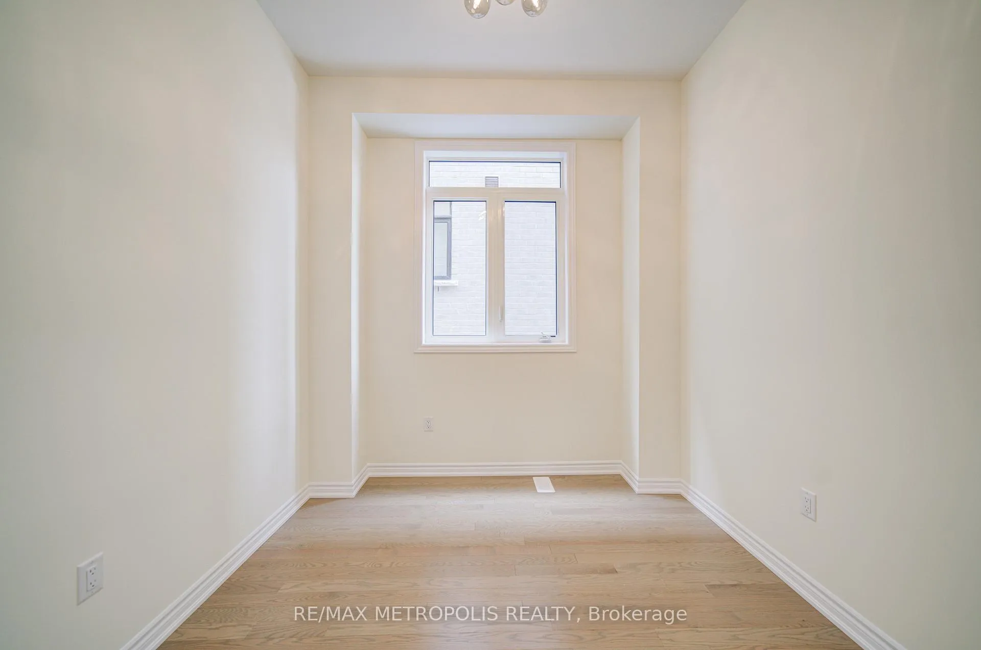Photo 10 of 19 Kane Crescent, Aurora, Bayview Northeast — HOMEH