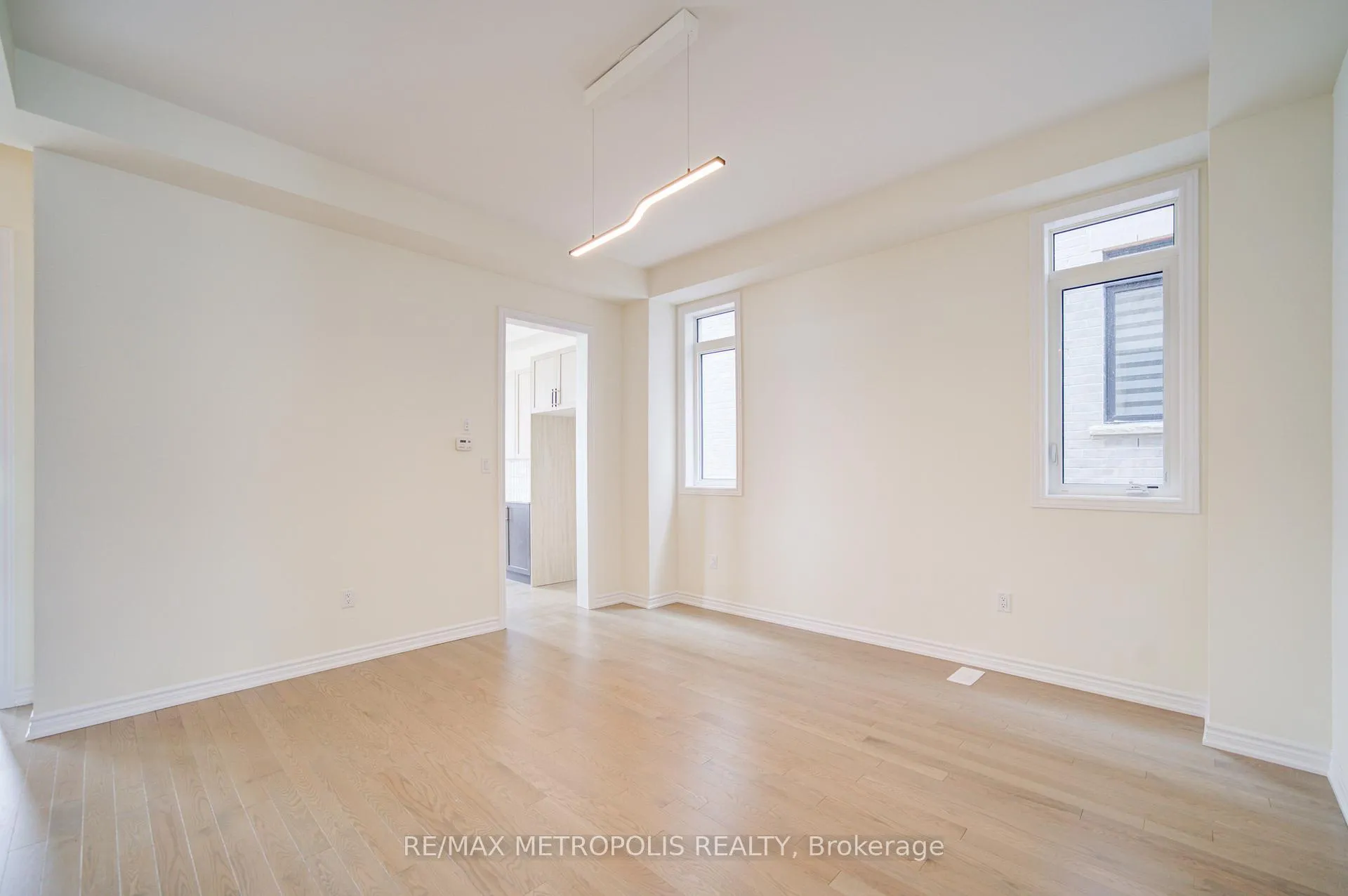 Photo 12 of 19 Kane Crescent, Aurora, Bayview Northeast — HOMEH