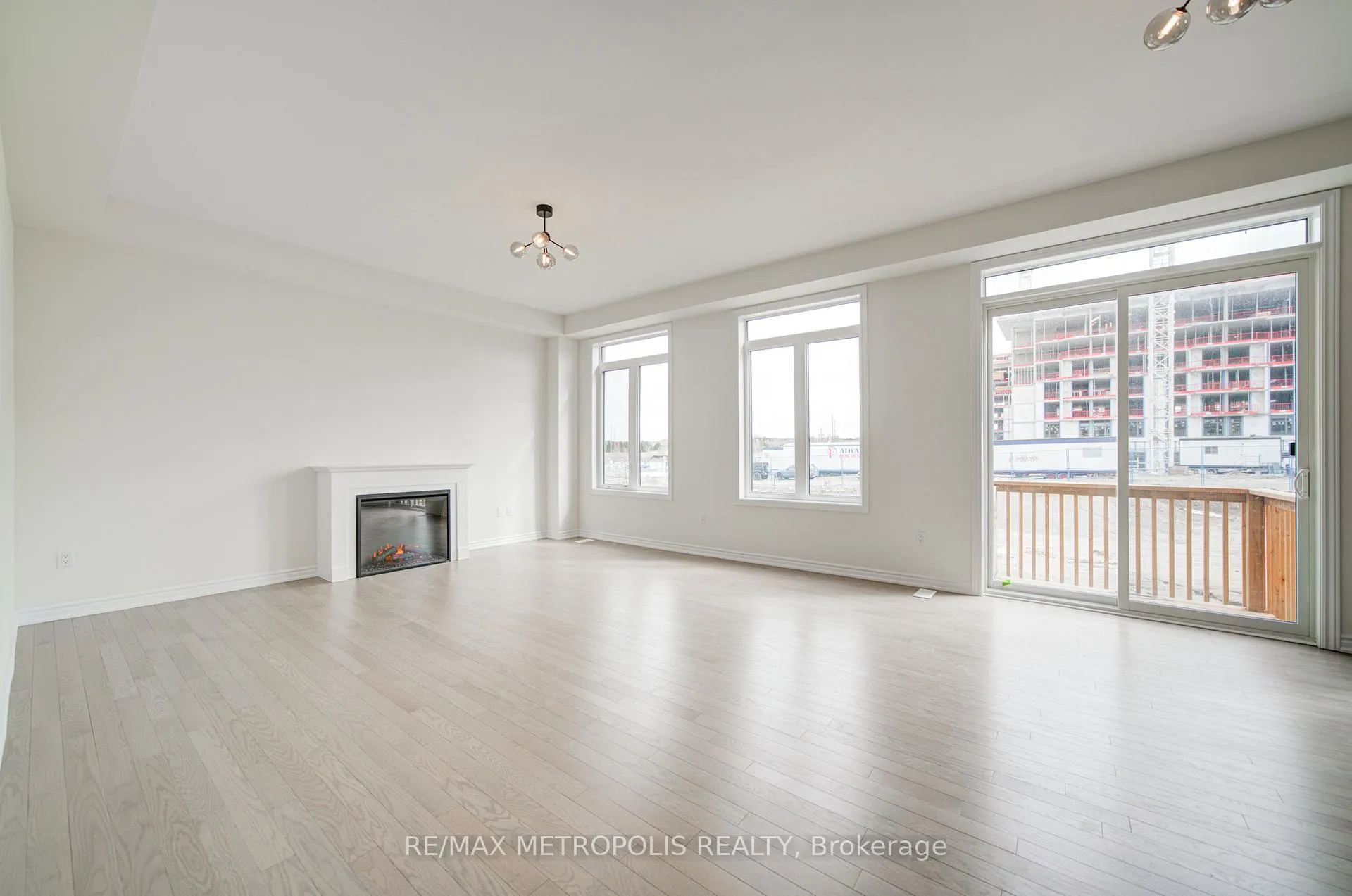 Photo 13 of 19 Kane Crescent, Aurora, Bayview Northeast — HOMEH