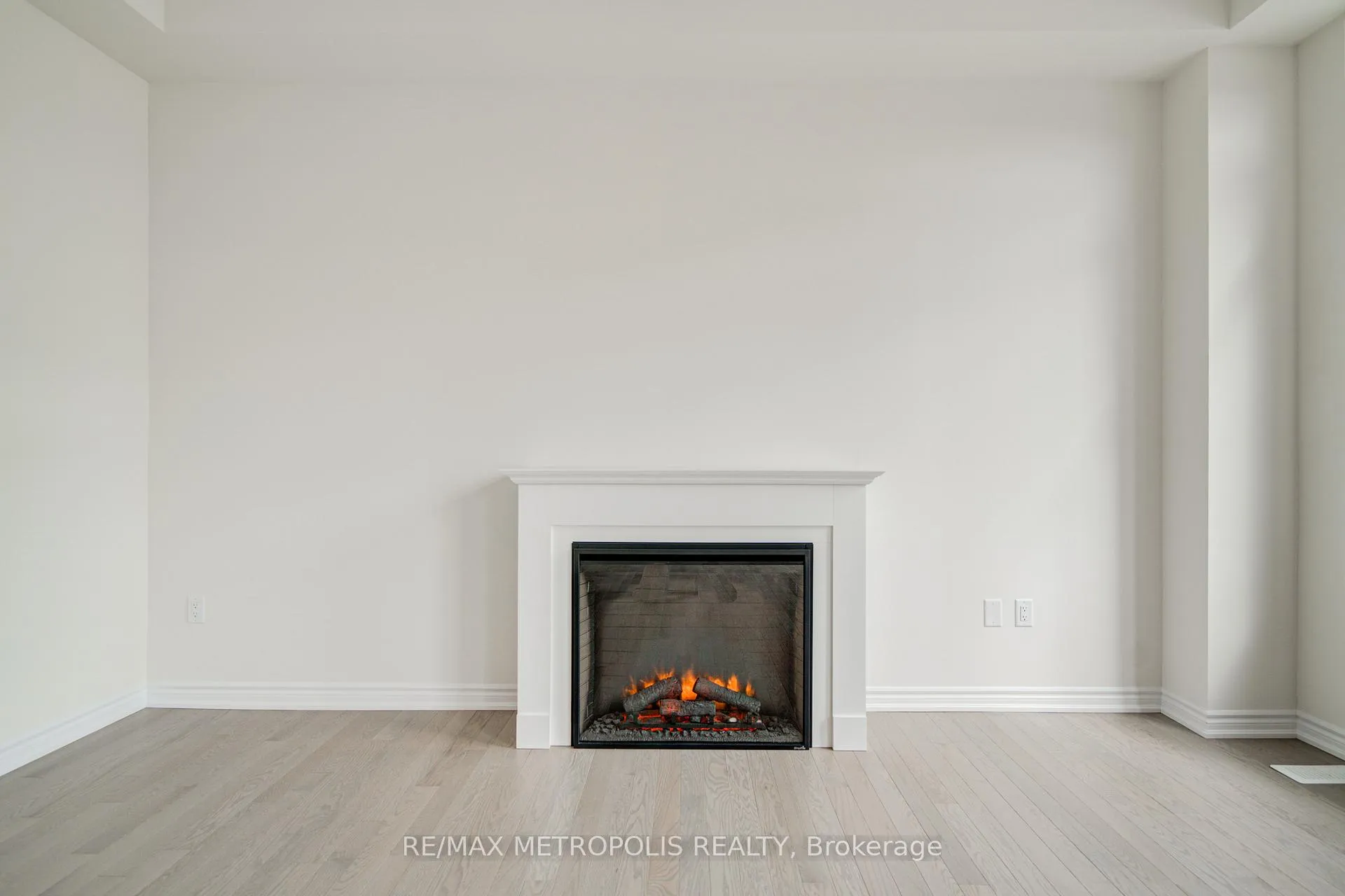 Photo 15 of 19 Kane Crescent, Aurora, Bayview Northeast — HOMEH