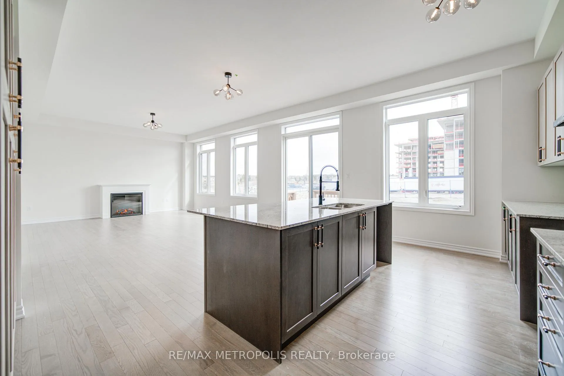 Photo 16 of 19 Kane Crescent, Aurora, Bayview Northeast — HOMEH