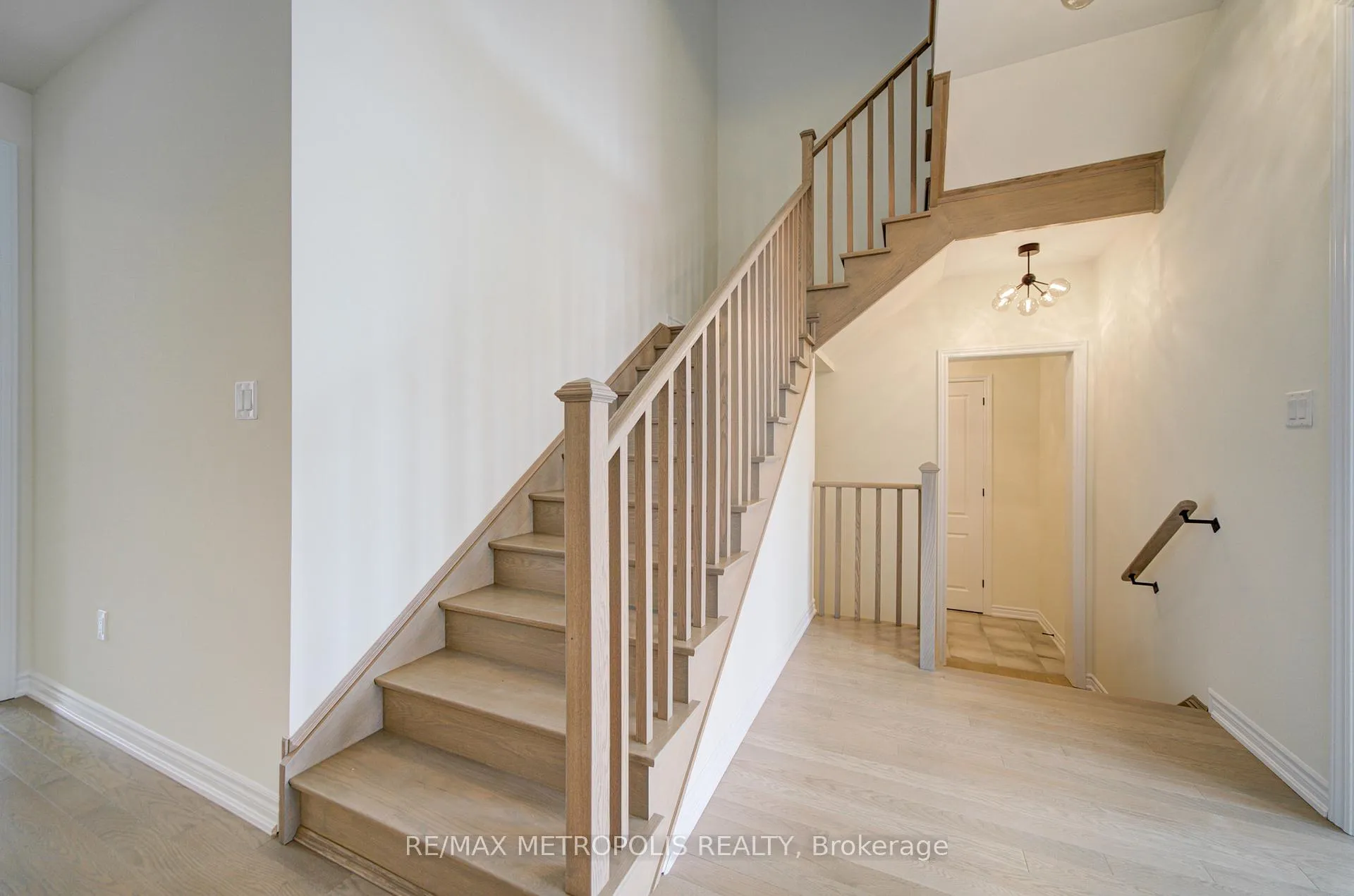 Photo 22 of 19 Kane Crescent, Aurora, Bayview Northeast — HOMEH