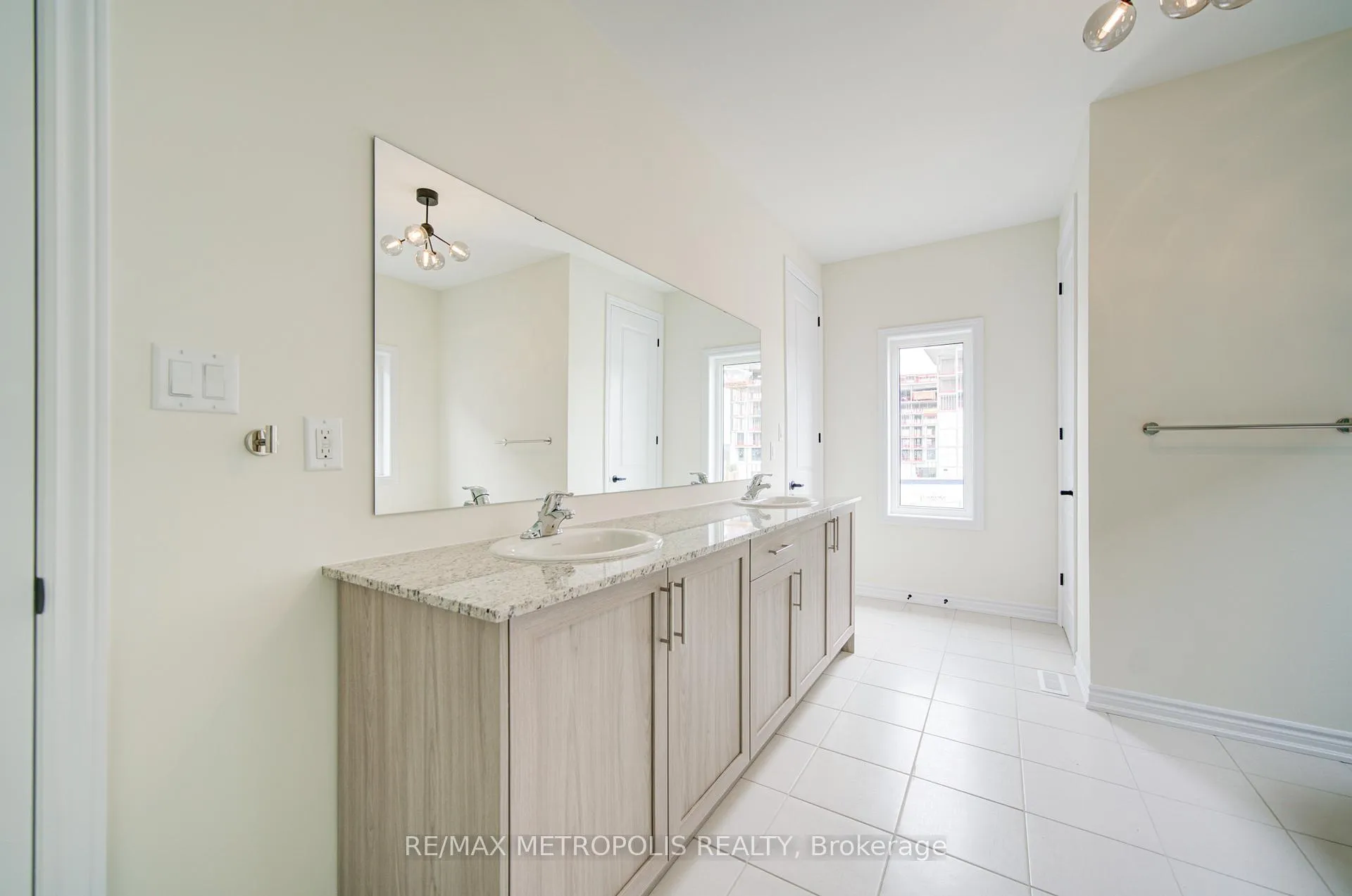 Photo 39 of 19 Kane Crescent, Aurora, Bayview Northeast — HOMEH