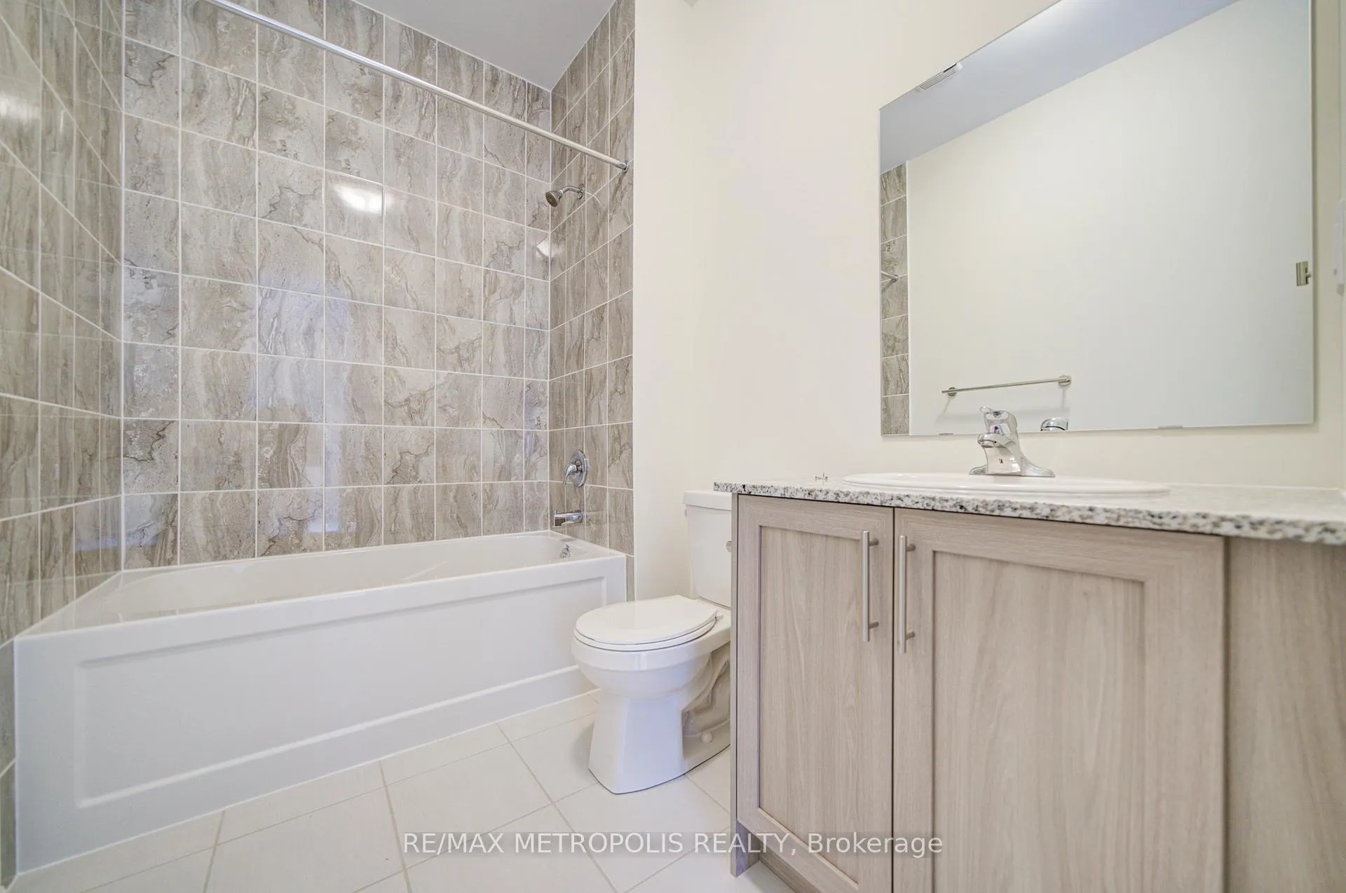 Photo 41 of 19 Kane Crescent, Aurora, Bayview Northeast — HOMEH