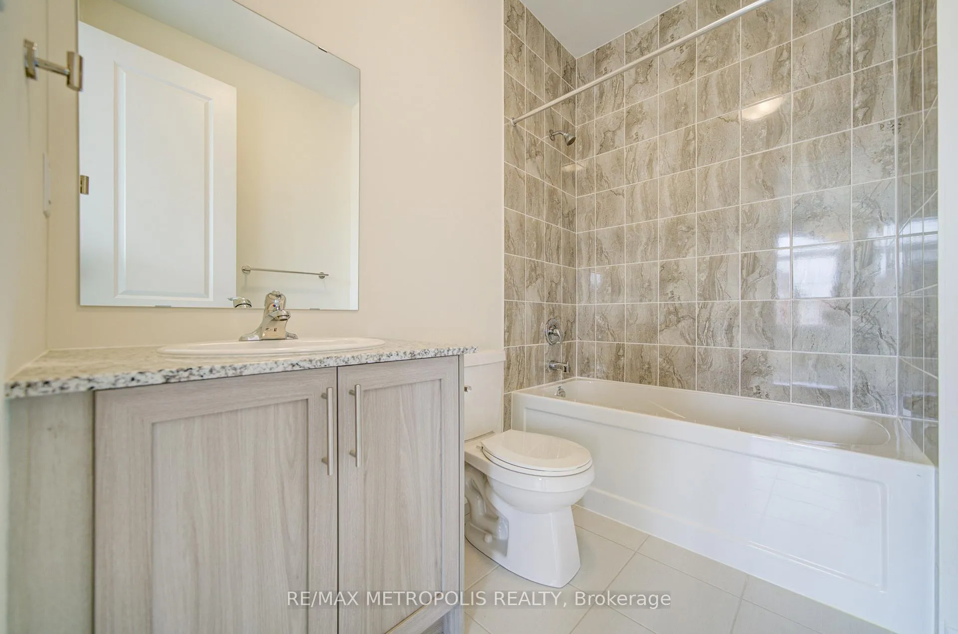 Photo 42 of 19 Kane Crescent, Aurora, Bayview Northeast — HOMEH
