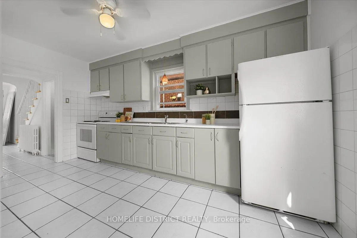 Photo 12 of 2055 Eglinton Avenue W, Toronto, Caledonia-Fairbank — HOMEH