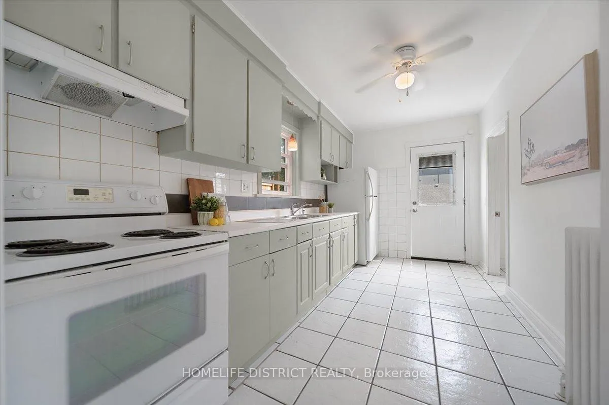 Photo 13 of 2055 Eglinton Avenue W, Toronto, Caledonia-Fairbank — HOMEH