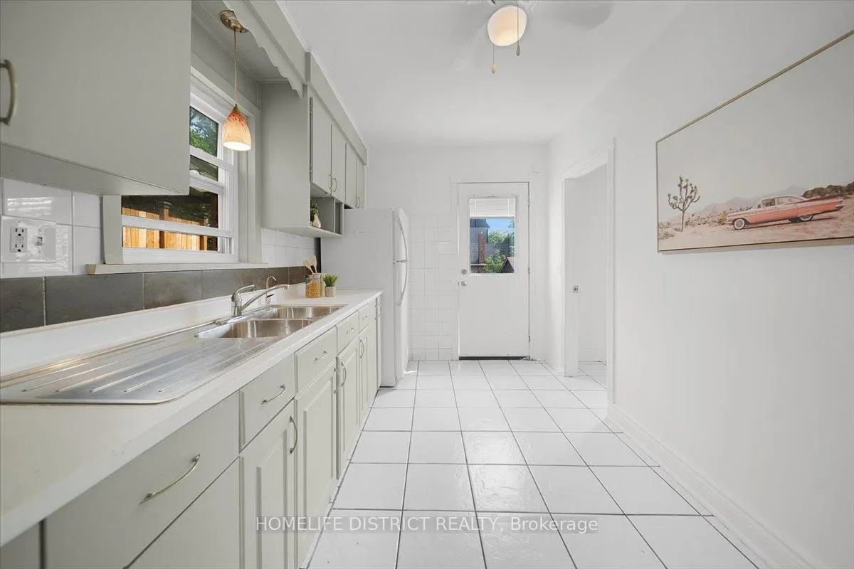 Photo 14 of 2055 Eglinton Avenue W, Toronto, Caledonia-Fairbank — HOMEH