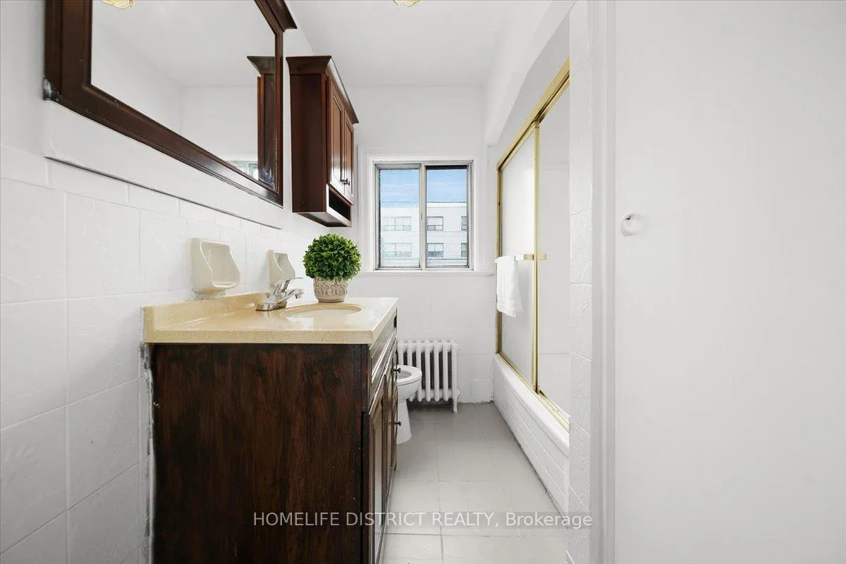 Photo 22 of 2055 Eglinton Avenue W, Toronto, Caledonia-Fairbank — HOMEH