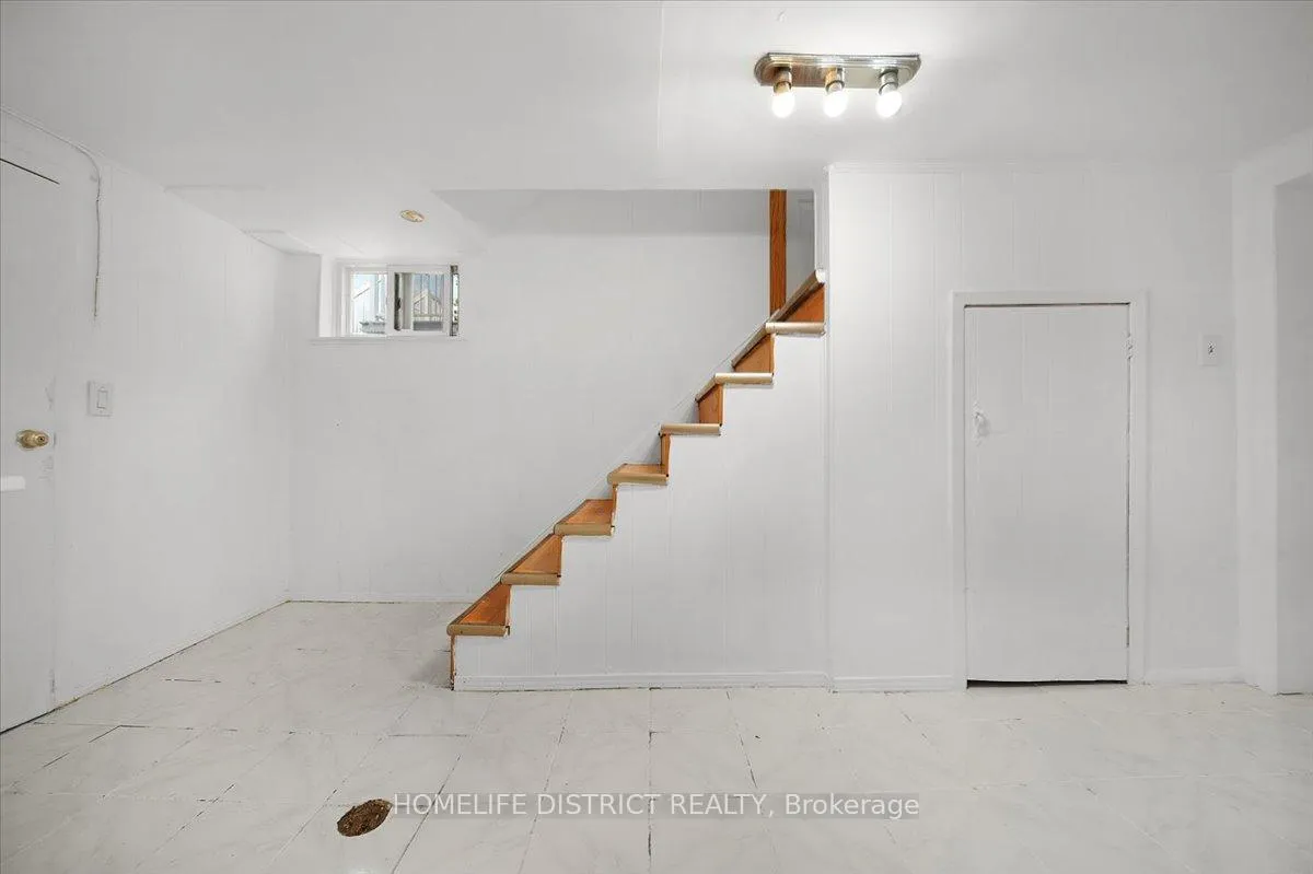 Photo 31 of 2055 Eglinton Avenue W, Toronto, Caledonia-Fairbank — HOMEH