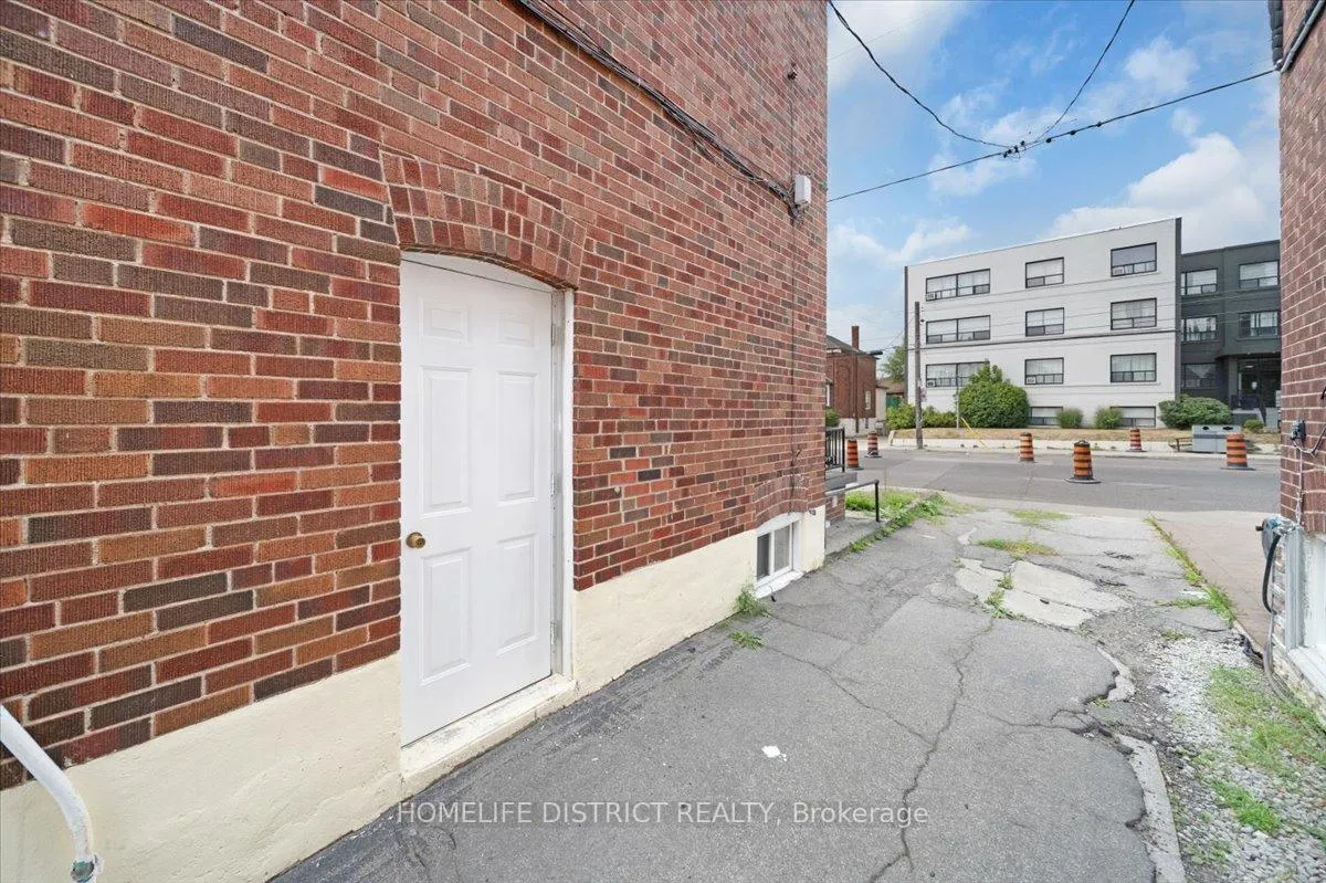Photo 33 of 2055 Eglinton Avenue W, Toronto, Caledonia-Fairbank — HOMEH