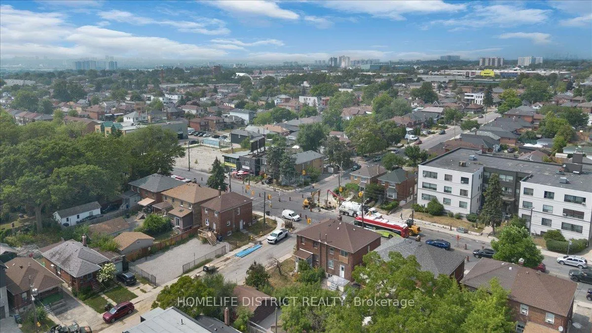 Photo 44 of 2055 Eglinton Avenue W, Toronto, Caledonia-Fairbank — HOMEH