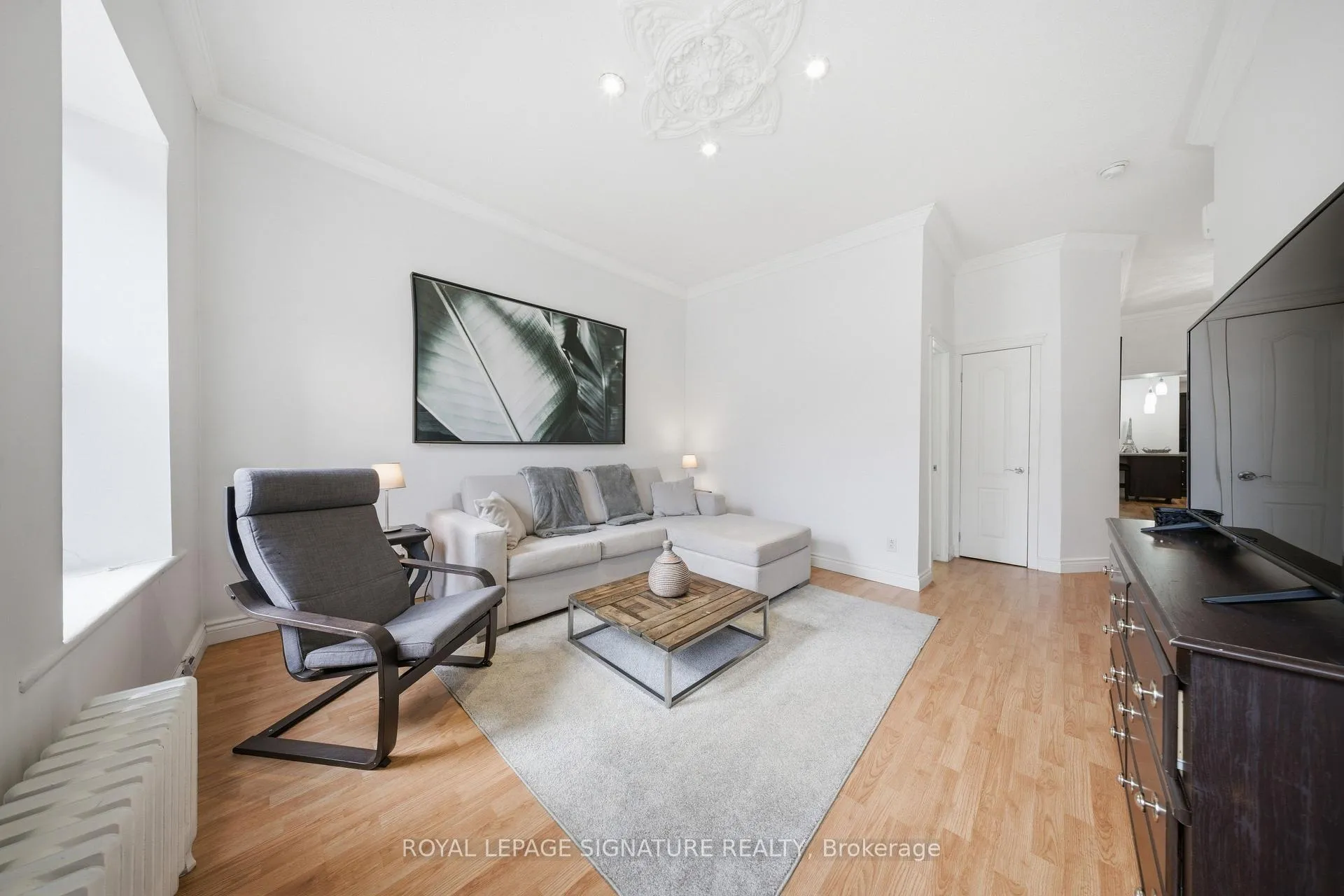 Photo 2 of Unit 1, 209 Hunter Street E, Hamilton, Corktown — HOMEH