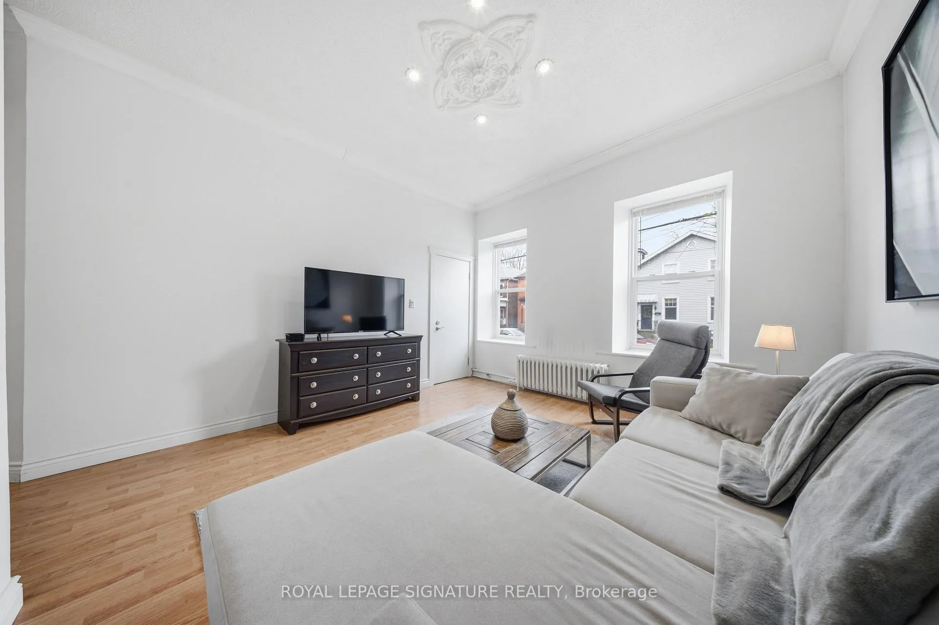 Photo 3 of Unit 1, 209 Hunter Street E, Hamilton, Corktown — HOMEH
