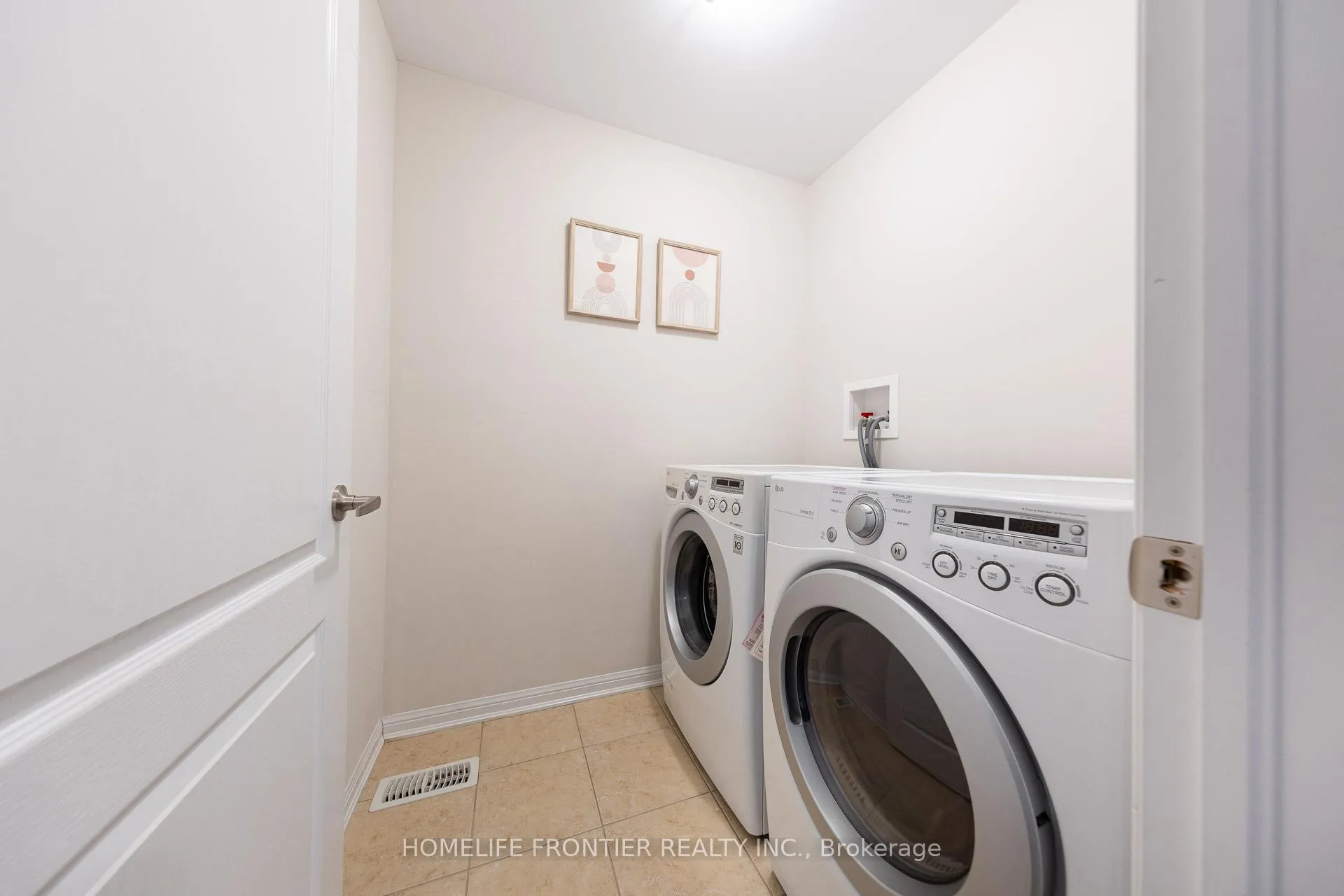 Photo 30 of 1054 Haxton Heights, Milton, Willmott — HOMEH