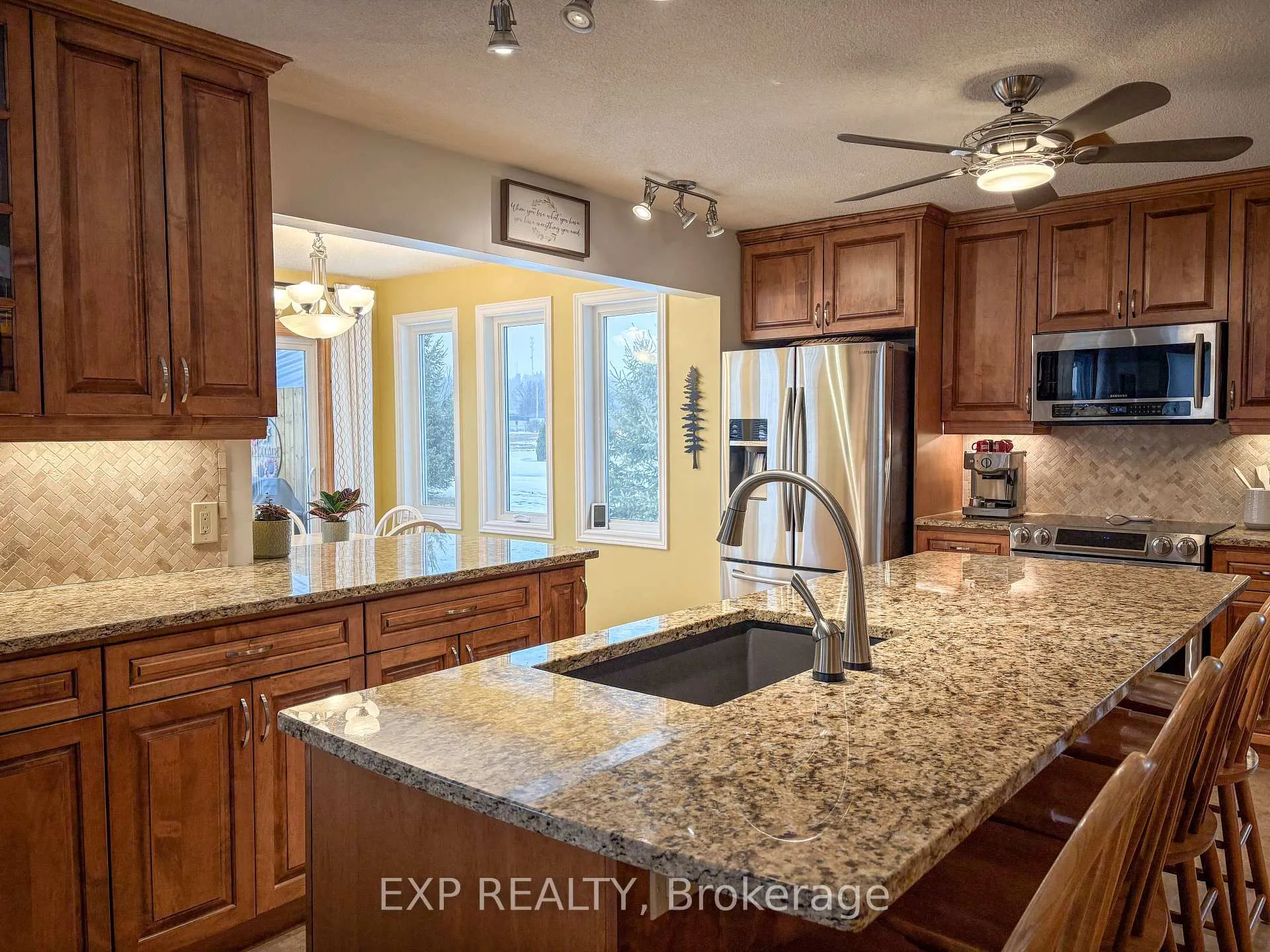 Photo 4 of 368 McAndrew Avenue, Renfrew — HOMEH