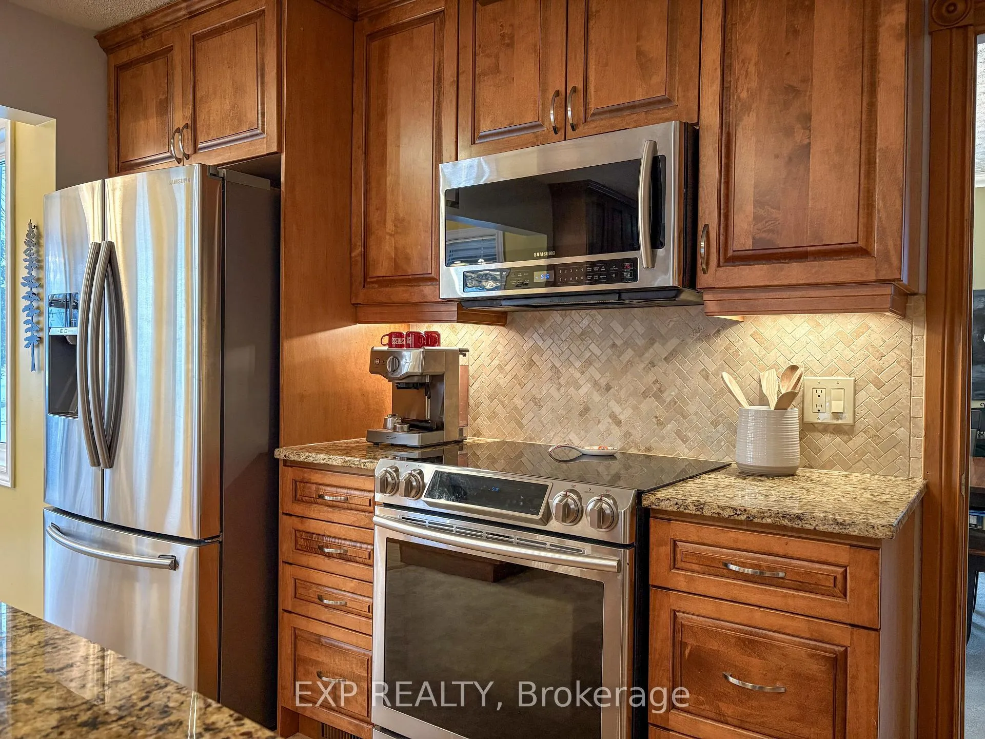 Photo 6 of 368 McAndrew Avenue, Renfrew — HOMEH
