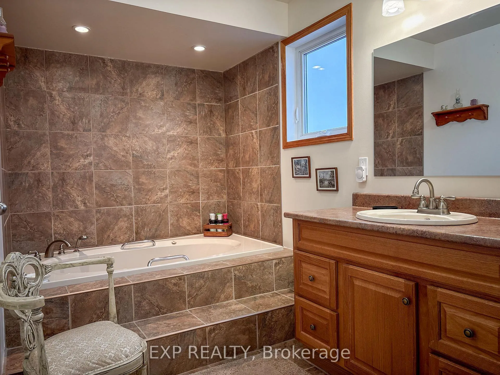 Photo 18 of 368 McAndrew Avenue, Renfrew — HOMEH
