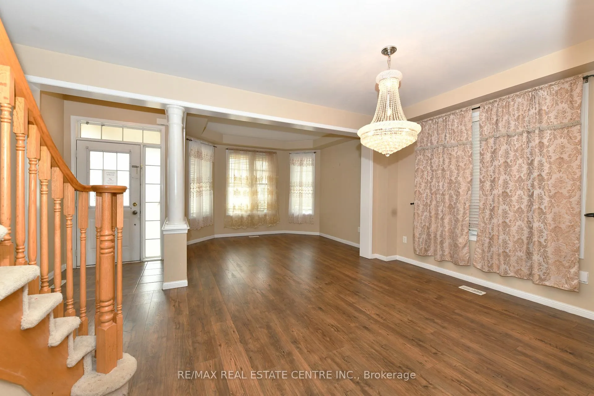 Photo 4 of 271 Baldwin Drive, Cambridge, Silver Heights — HOMEH